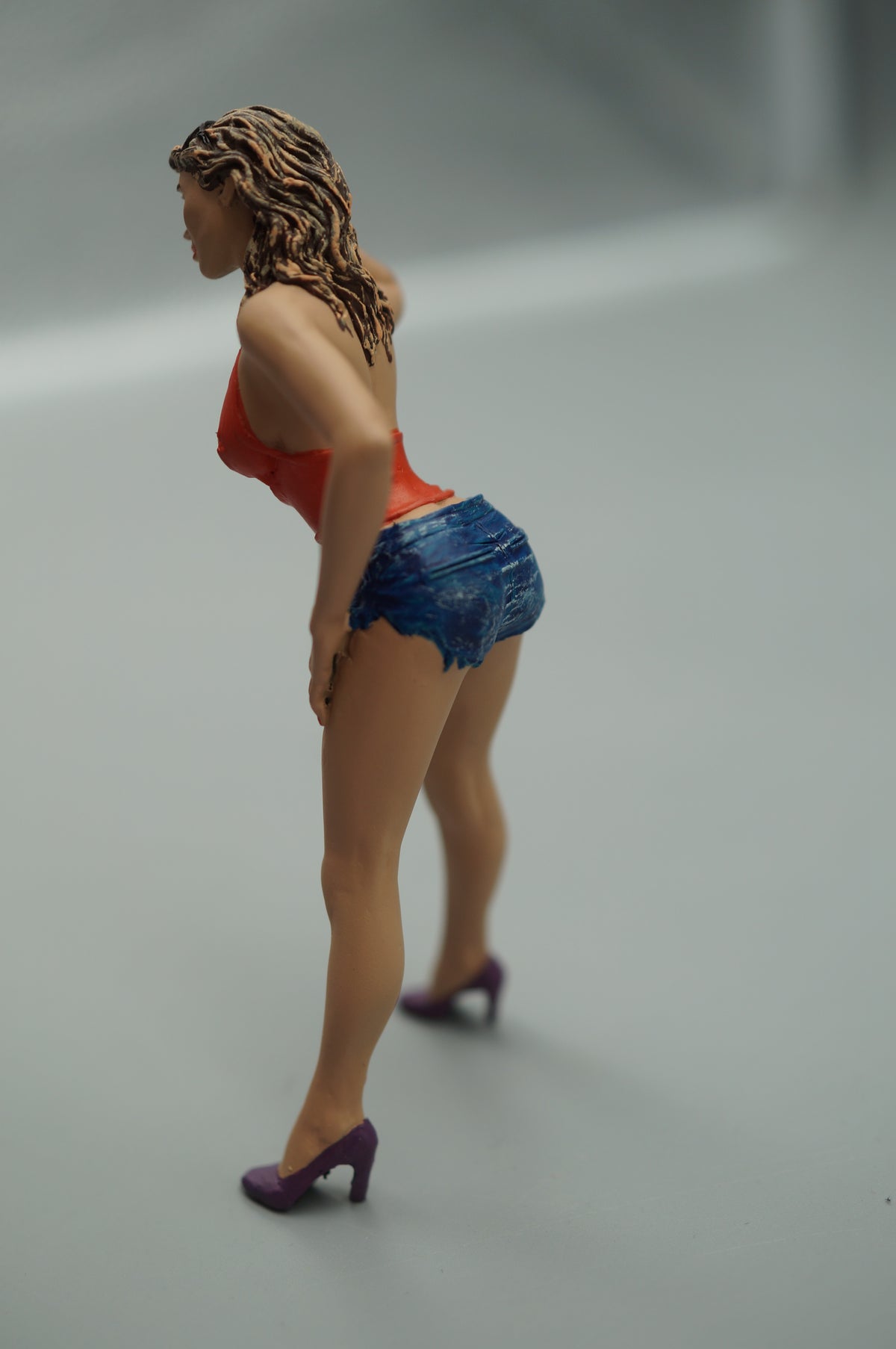 1/18 Girl broken car by SF Scale Figures - Handmade -