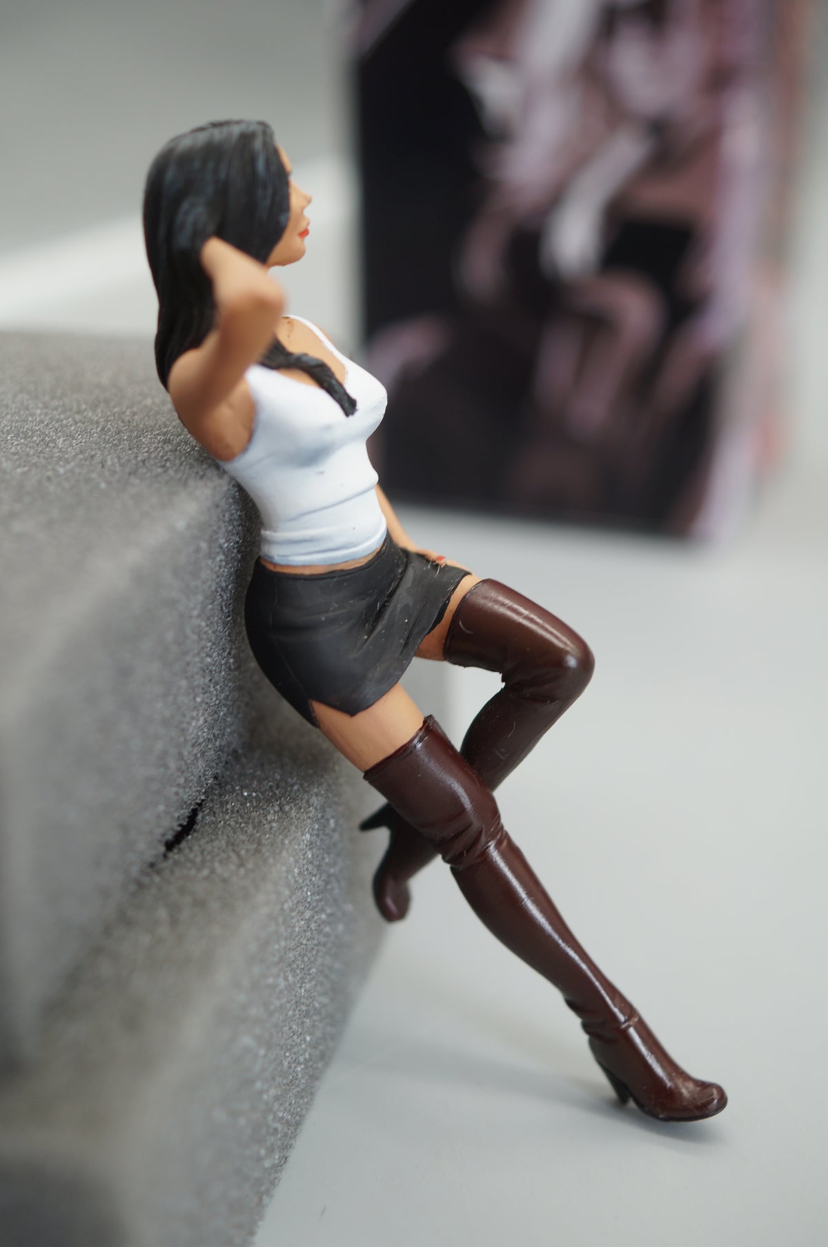 1/18 Posing Girl 2 by SF Scale Figures - Handcrafted -