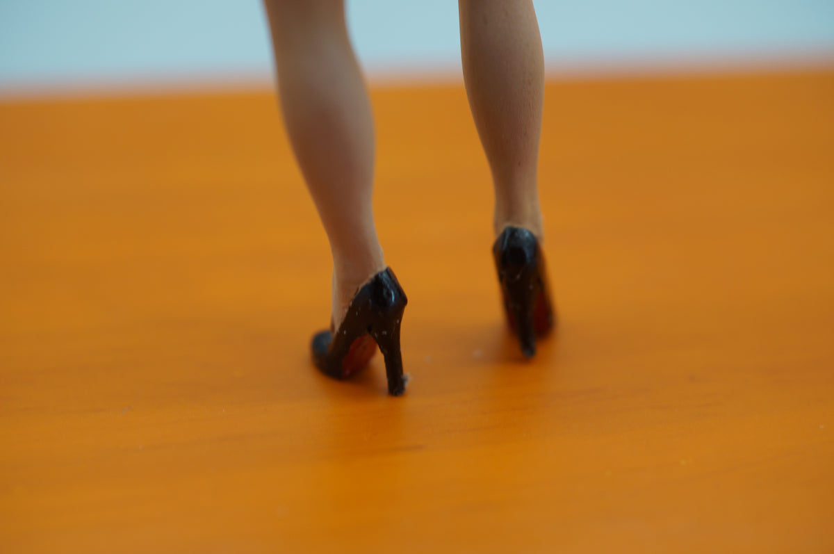 1/18 Posing Girl by SF Scale Figures - Handcrafted -