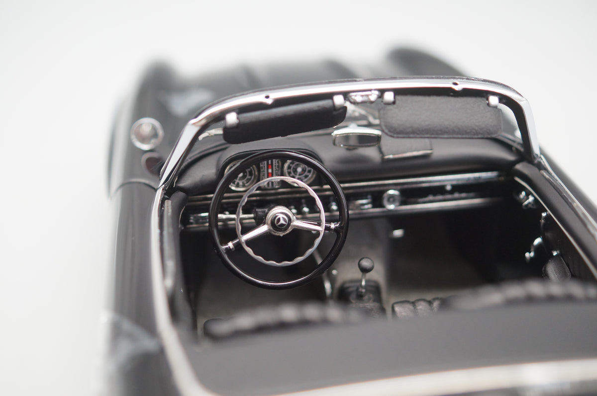 1/18 Mercedes-Benz 300 SL W198 Roadster offen schwarz CMC M-293