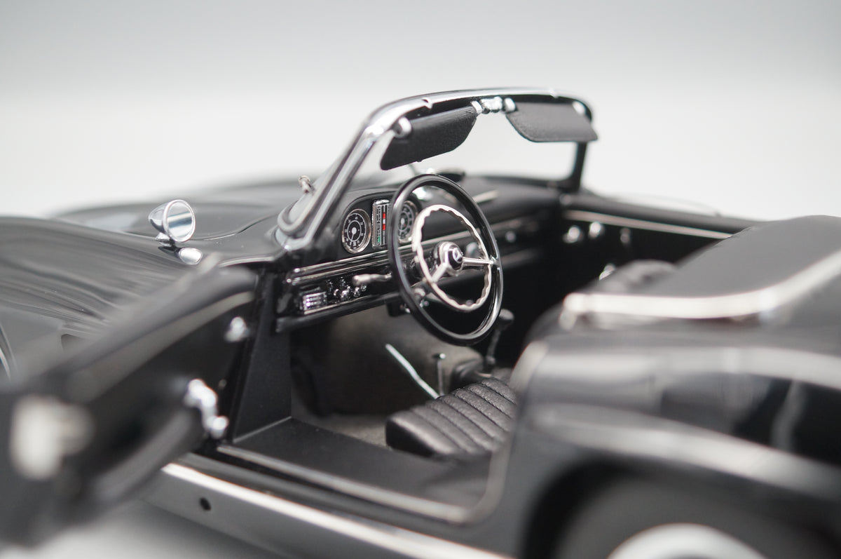 1/18 Mercedes-Benz 300 SL W198 Roadster offen schwarz CMC M-293