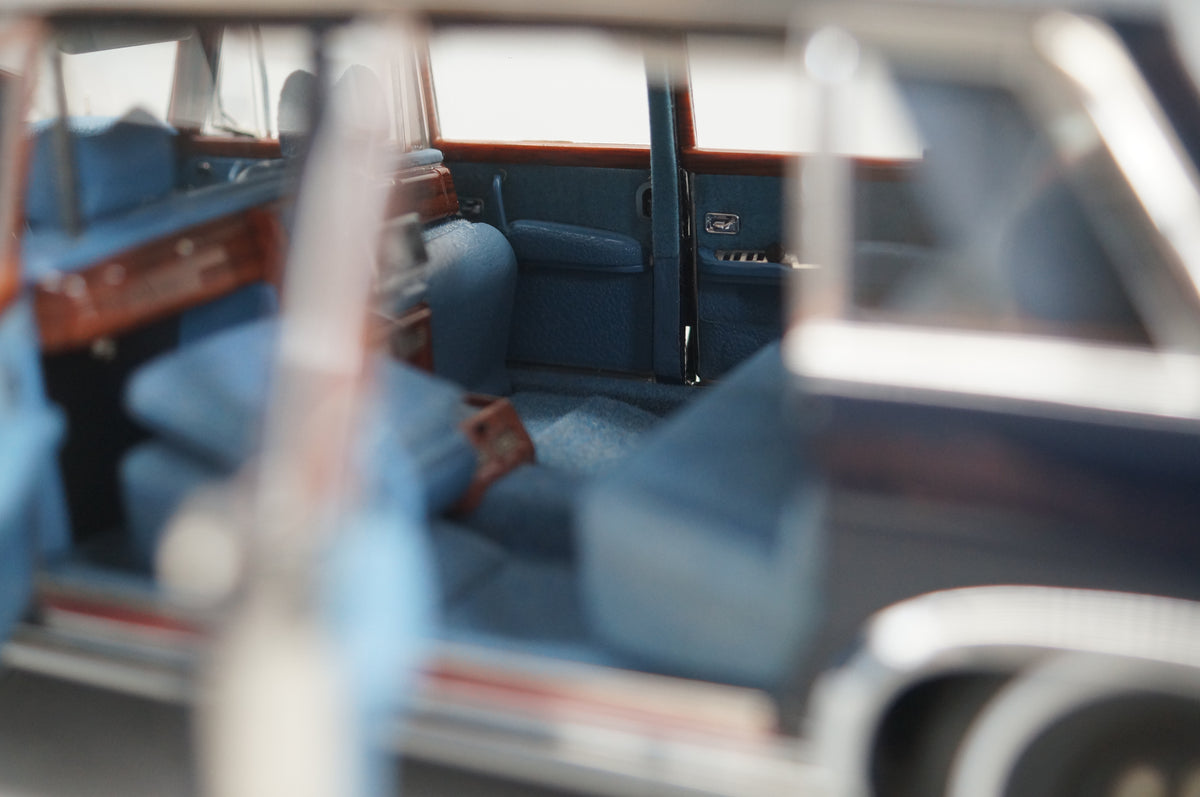 1/18 Mercedes-Benz 600 Pullman KING of ROCK’n ROLL #110/800 CMC M-218 -pre-owned- MH340