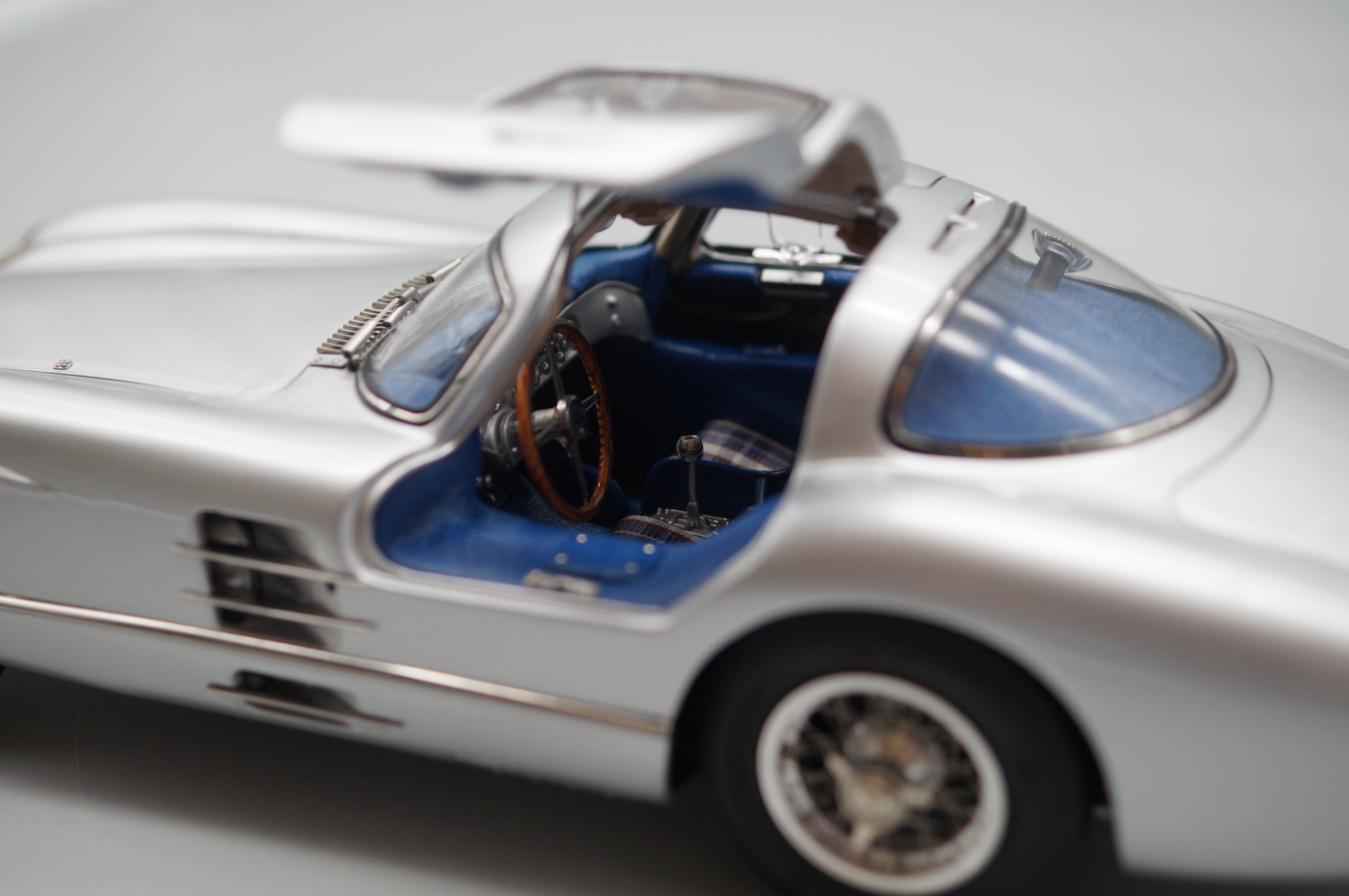 1/18 Mercedes-Benz 300 SLR Coupe 1955 Blaues Interieur CMC M-243