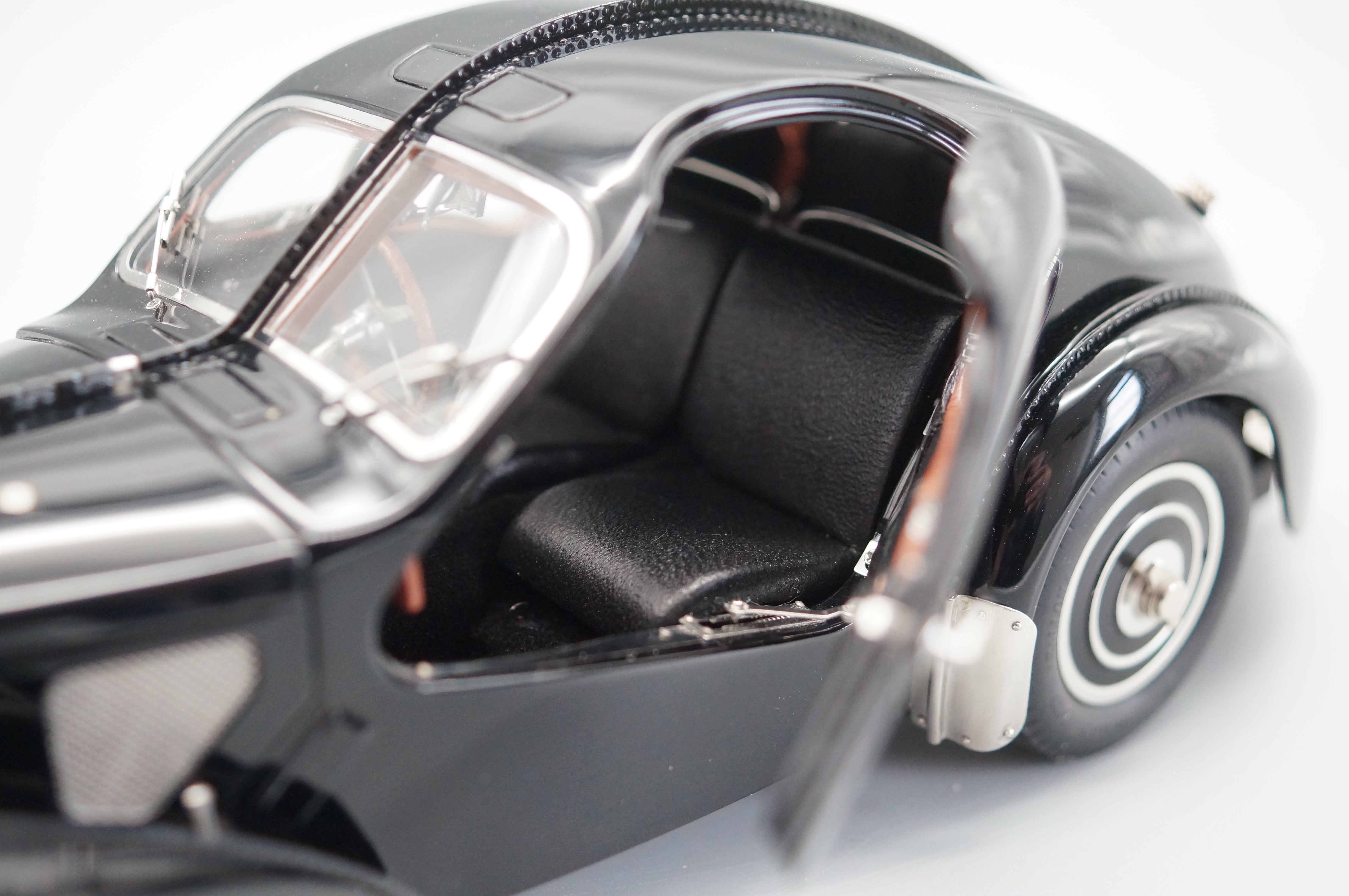1/18 Bugatti Type 57 SC Atlantic 1938 (black) CMC M-085 #2500 -pre-owned-