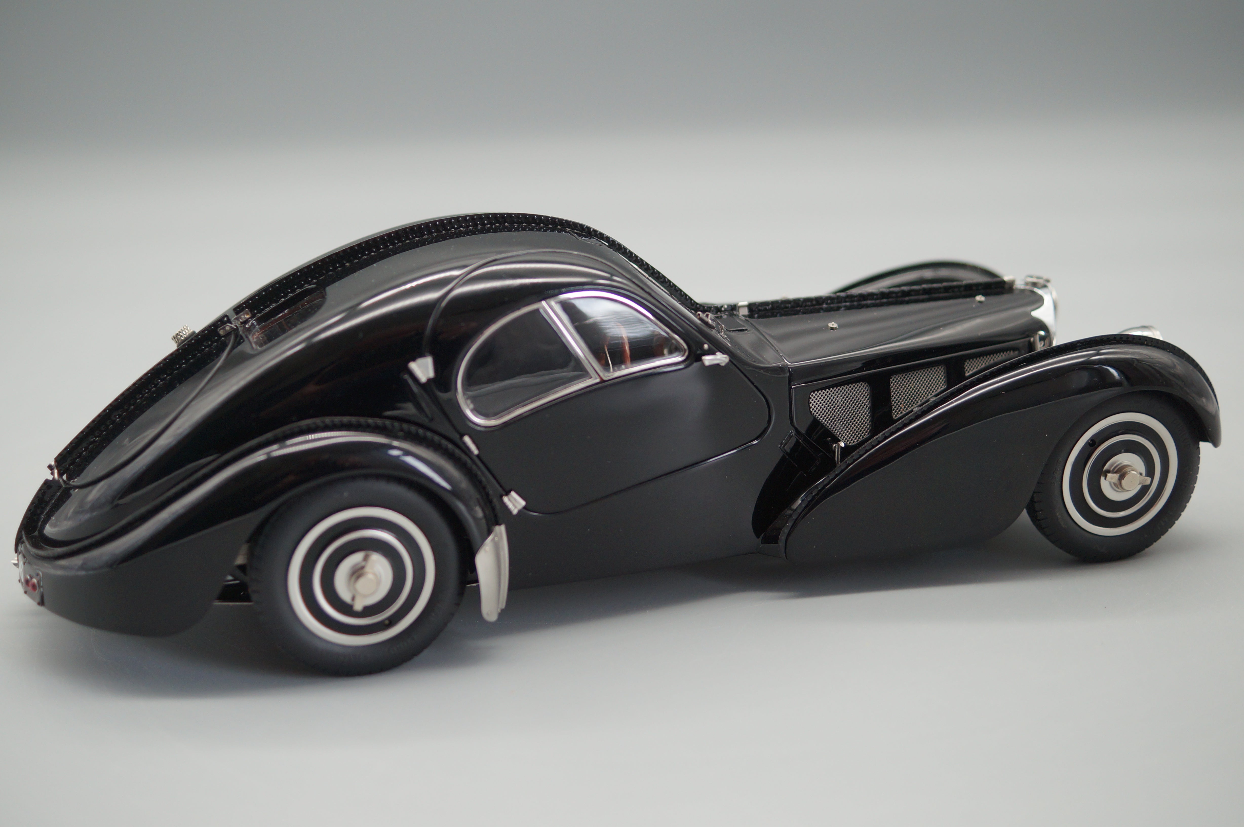 1/18 Bugatti Type 57 SC Atlantic 1938 (black) CMC M-085 #2500 -pre-owned-