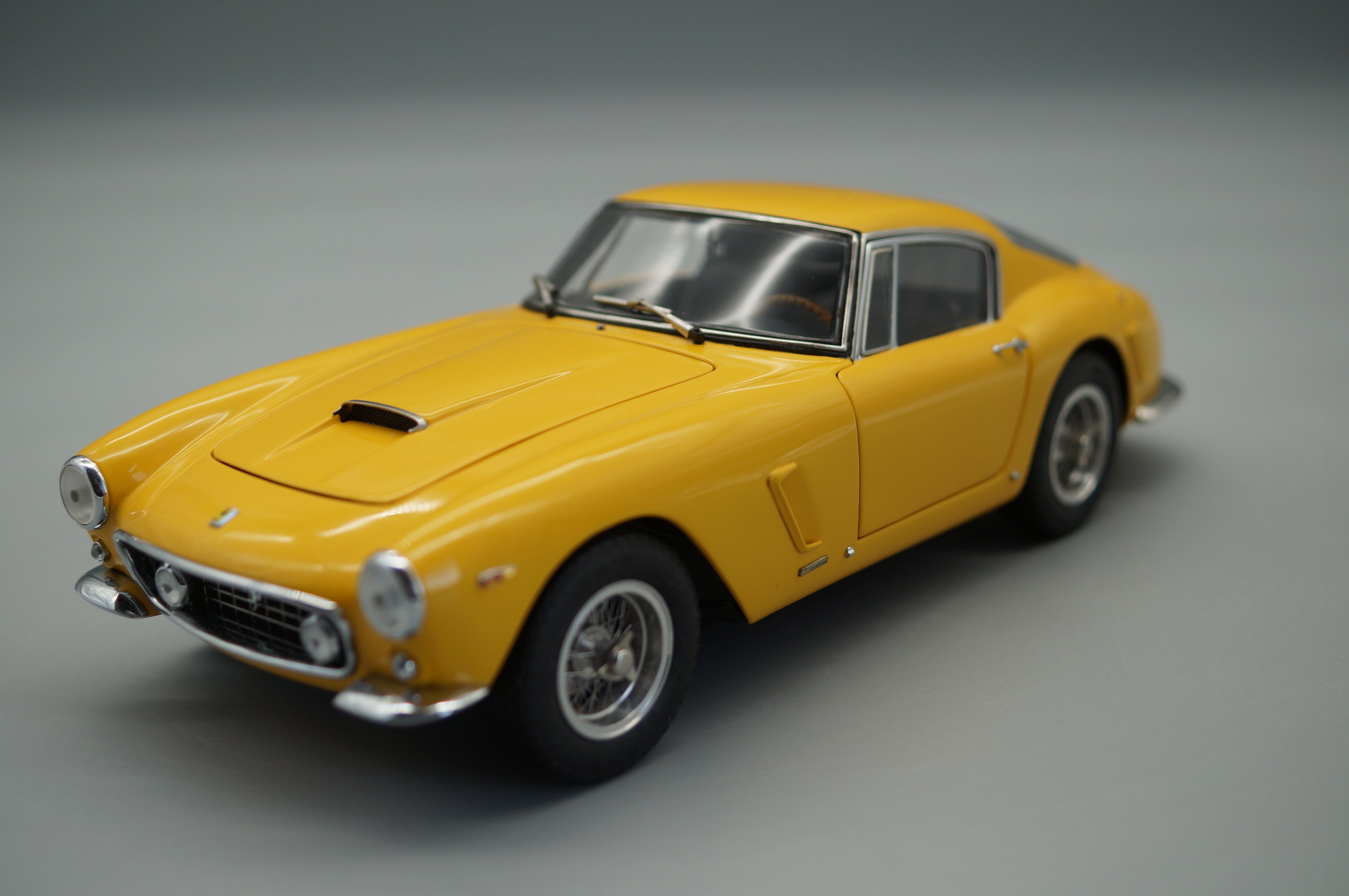 1/18 Ferrari 250 GT Berlinetta passo corto GELB #3600 CMC M-054 -pre-owned