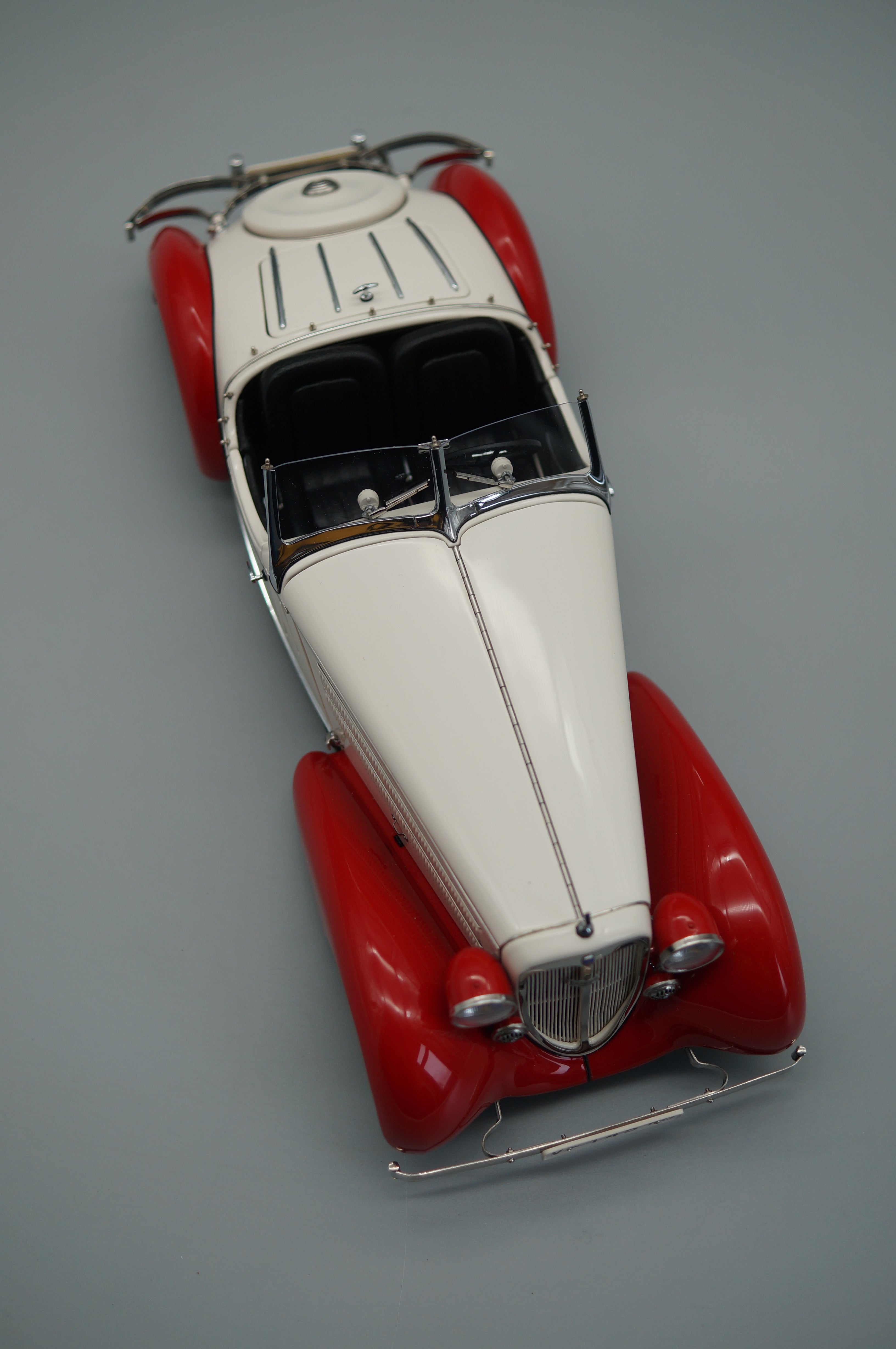 1/18 Audi Front 225 Roadster Red/White #1257/4000 CMC M-075C -pre-owned