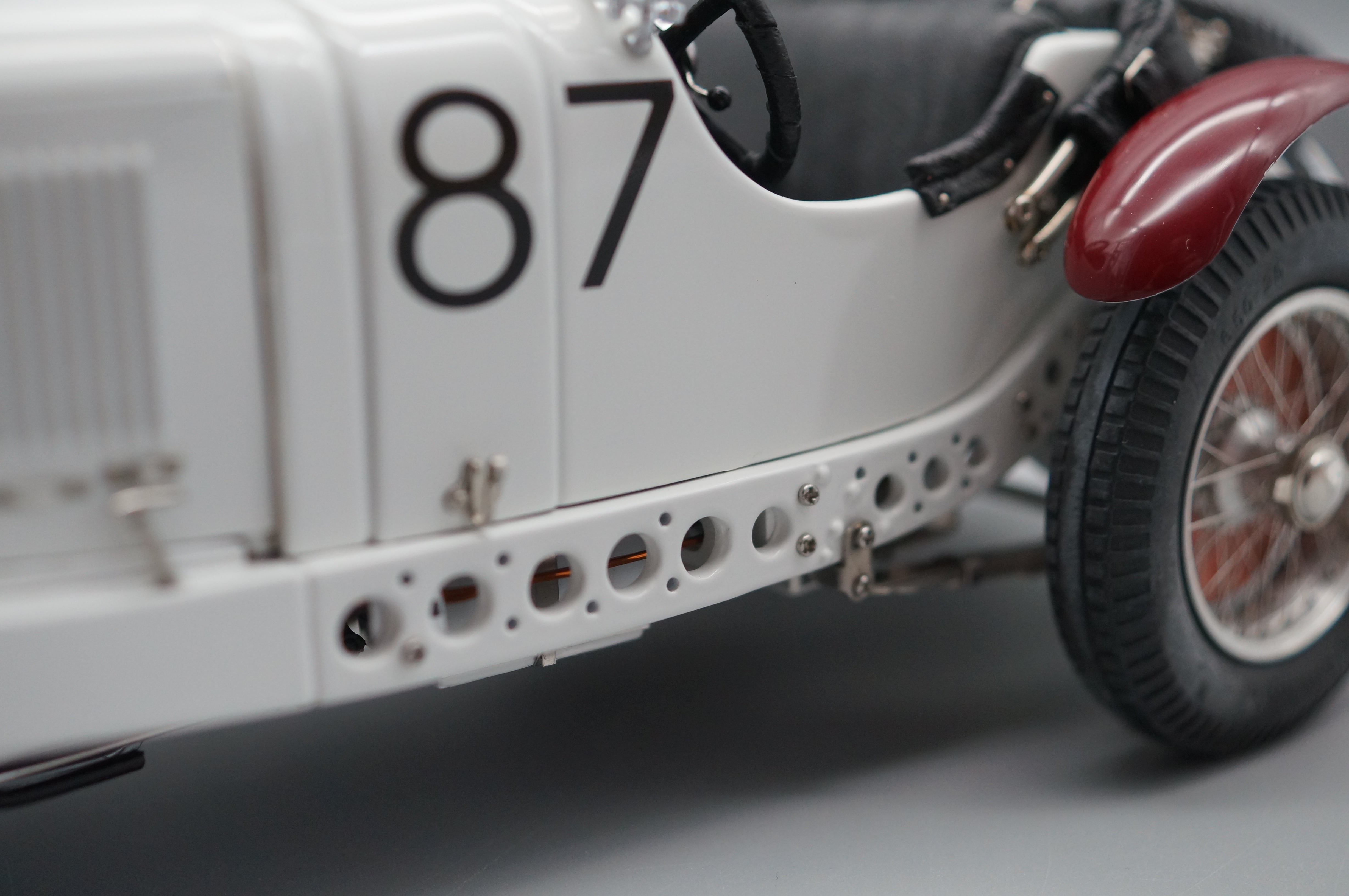1/18 Mercedes-Benz SSKL #87 R. Caracciola Mille Miglia 1931 'The White Elephant' #5450 CMC M-055 -pre-owned-