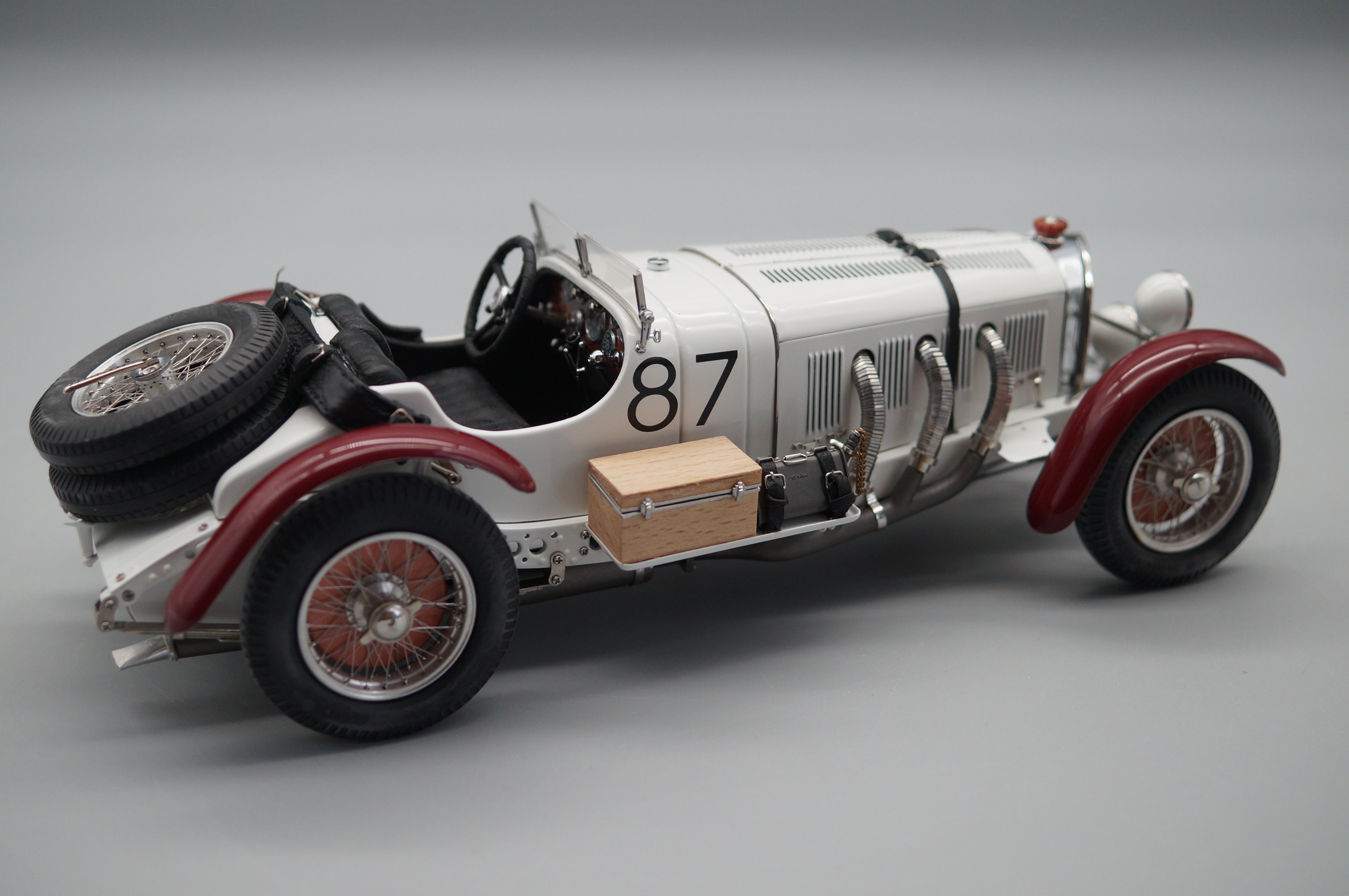 1/18 Mercedes-Benz SSKL #87 R. Caracciola Mille Miglia 1931 'The White Elephant' #5450 CMC M-055 -pre-owned-