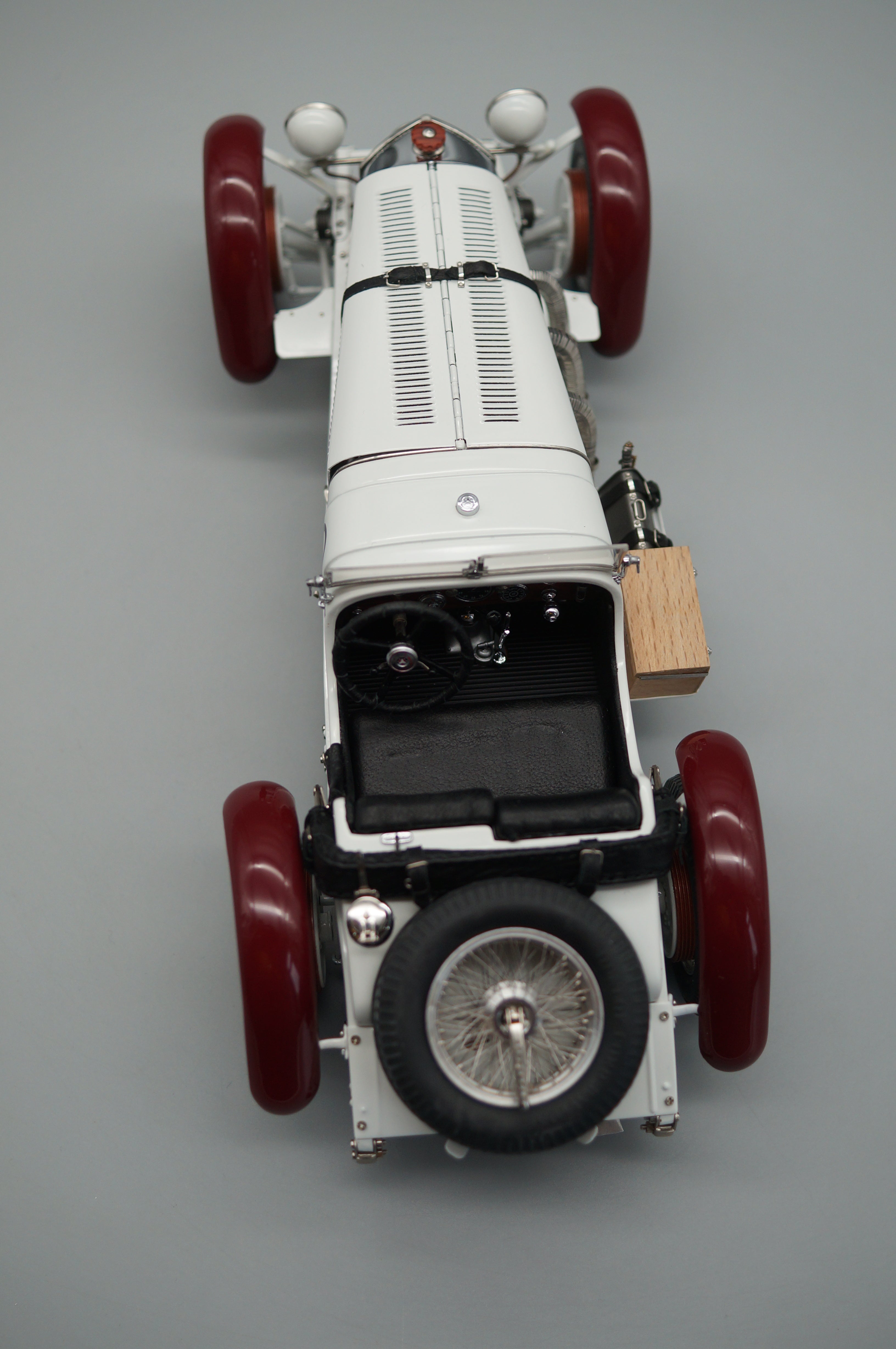 1/18 Mercedes-Benz SSKL #87 R. Caracciola Mille Miglia 1931 'The White Elephant' #5450 CMC M-055 -pre-owned-