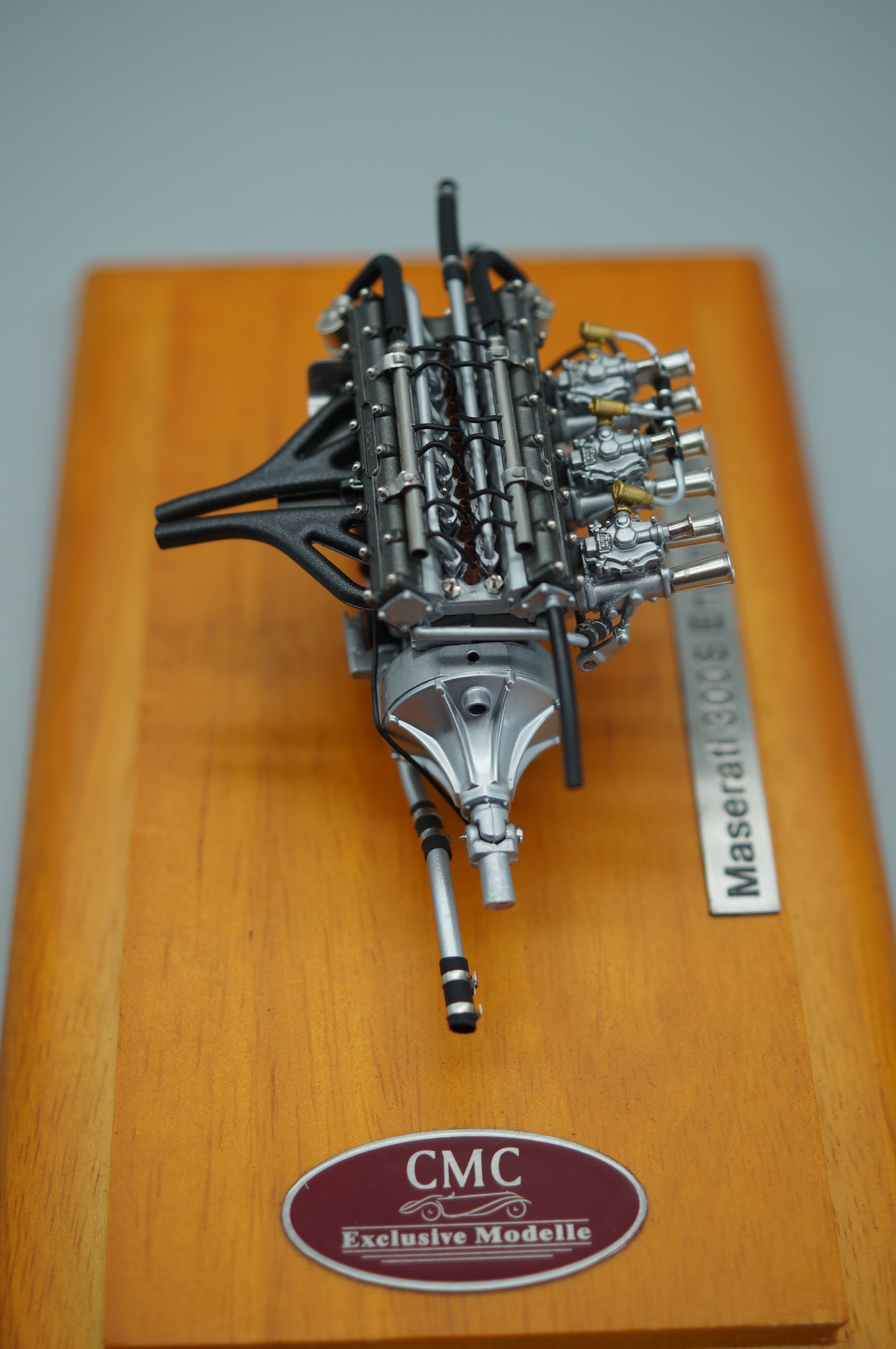 1/18 Maserati 300S Engine with Display Case #1011 CMC M-110 -pre-owned