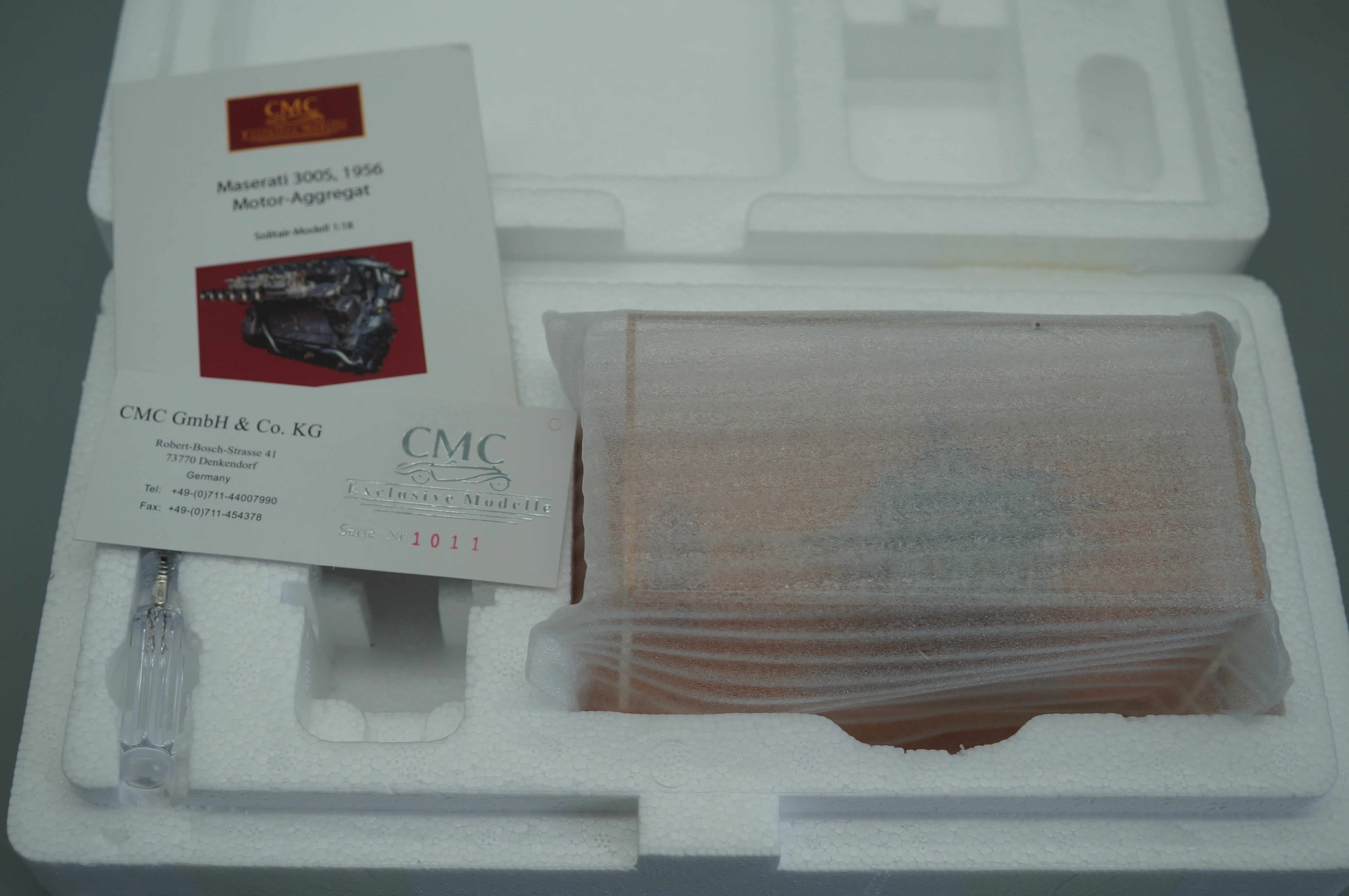 1/18 Maserati 300S Engine with Display Case #1011 CMC M-110 -pre-owned