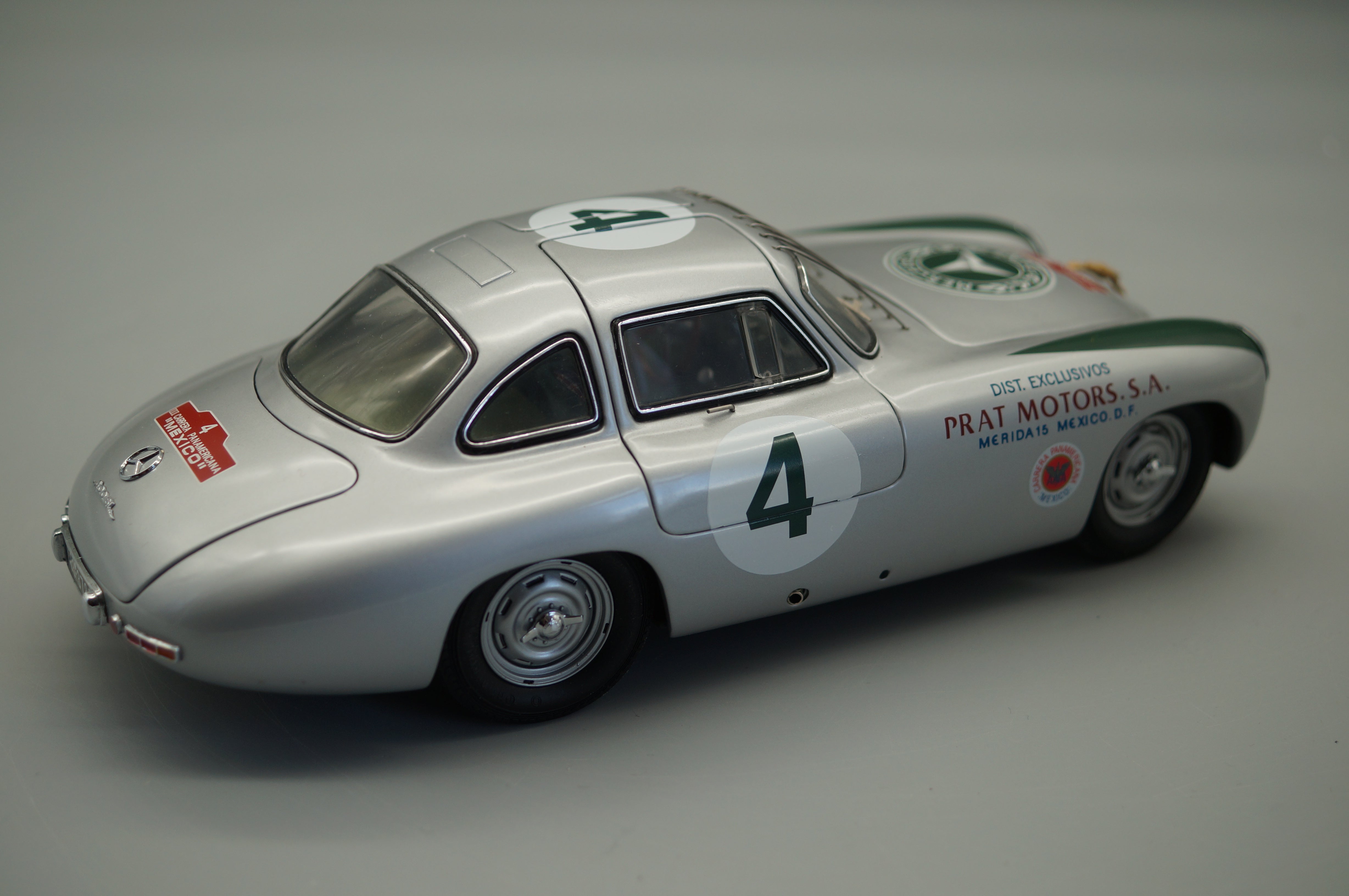 1/18 Mercedes-Benz 300SL #4 Panamericana #1695 CMC M-023 -pre-owned