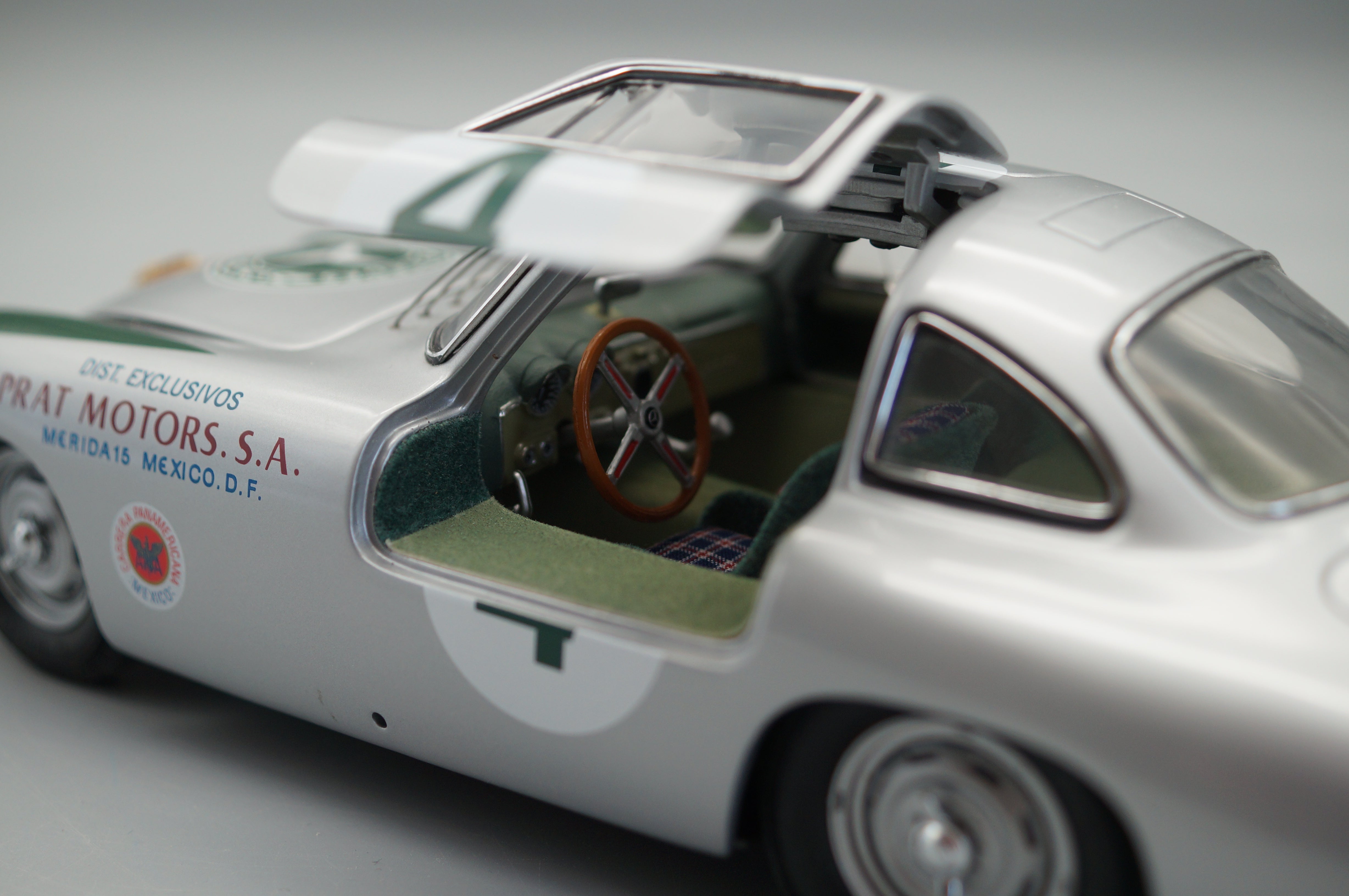 1/18 Mercedes-Benz 300SL #4 Panamericana #1695 CMC M-023 -pre-owned