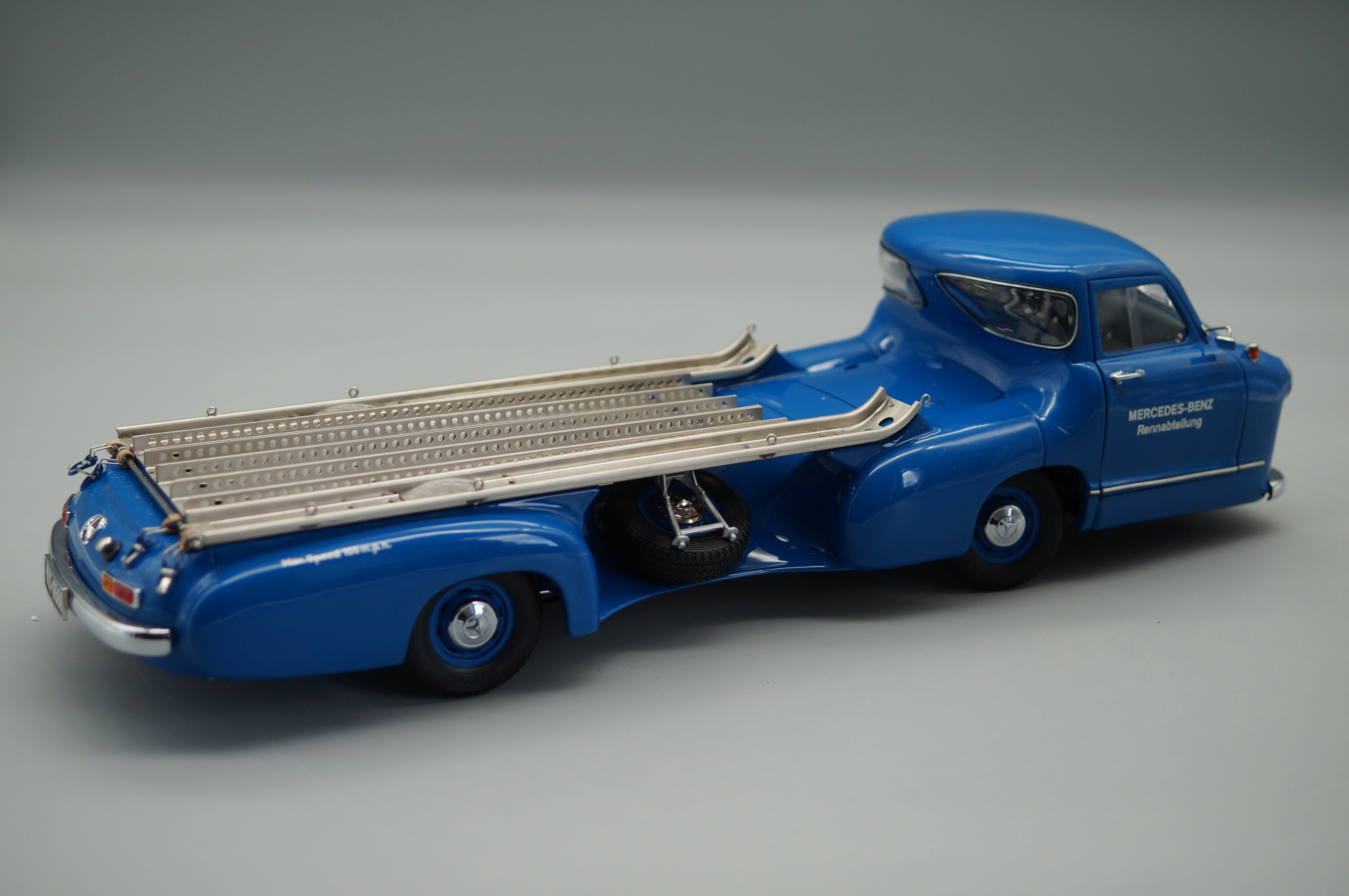 1/18 Mercedes-Benz Renntransporter Das blaue Wunder #1891 CMC M-036 - pre-owned