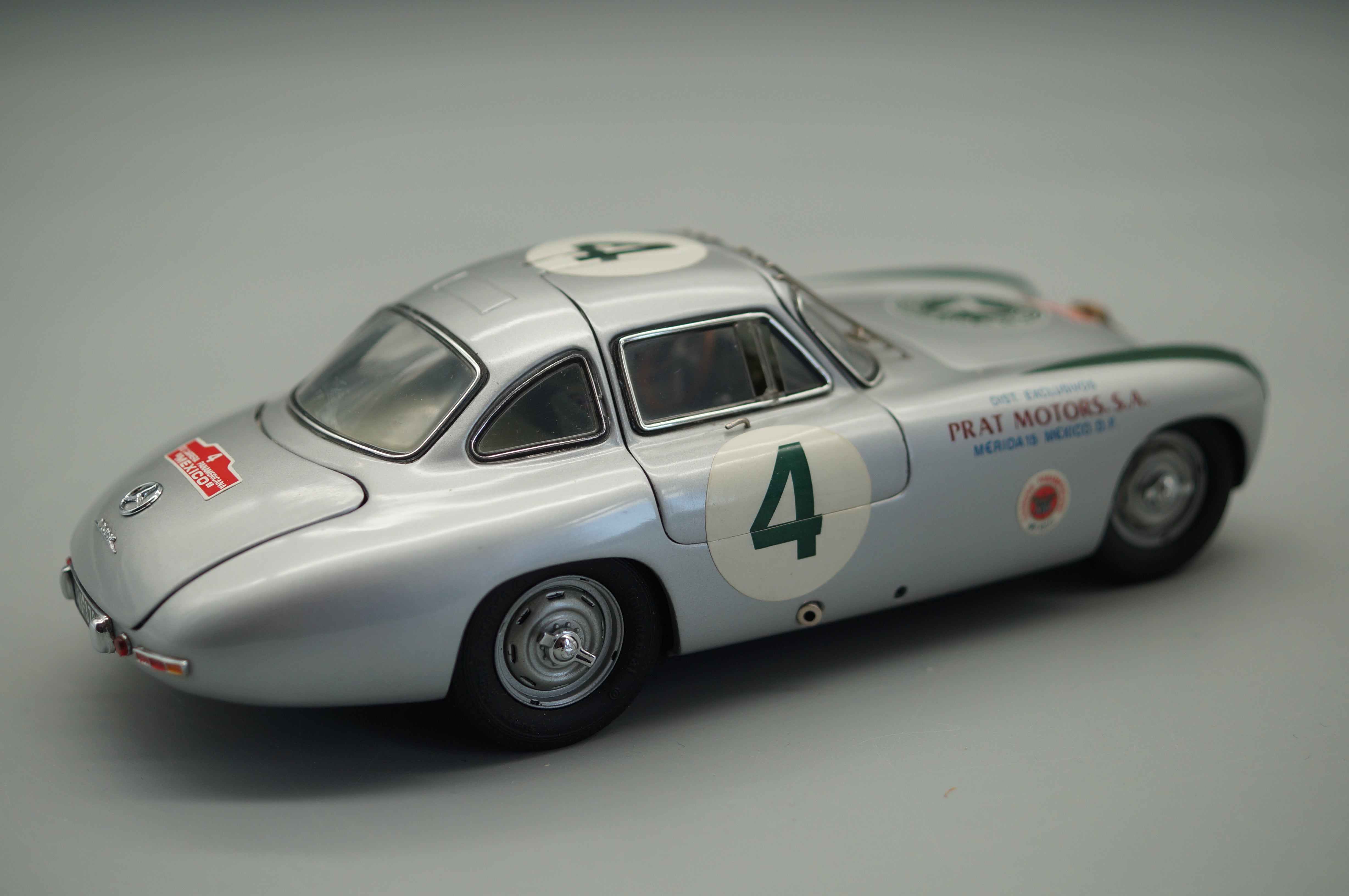 1/24 Mercedes-Benz 300SL #4 Panamericana #1960 CMC M-017 -pre-owned