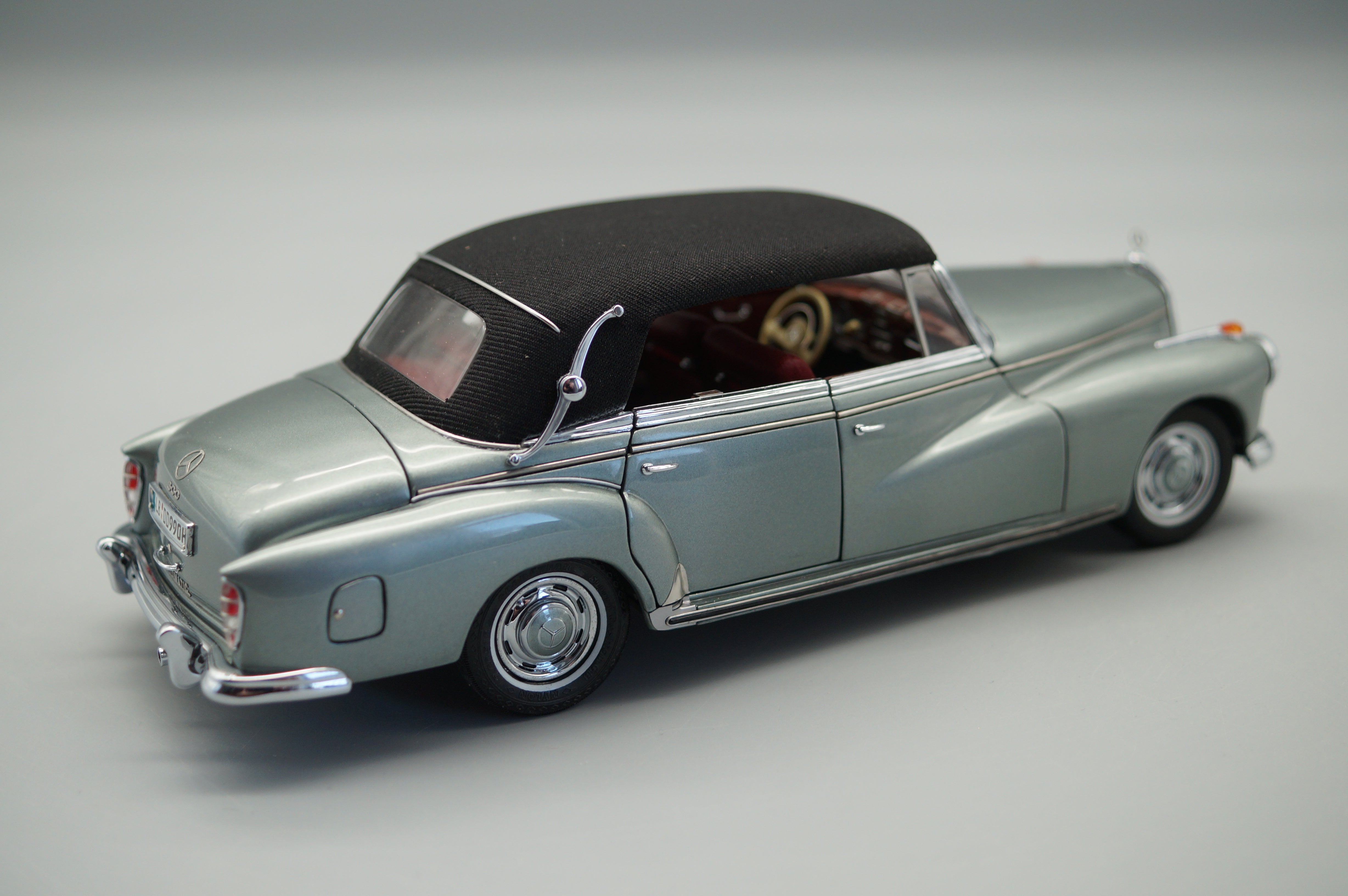 1/24 Mercedes-Benz 300d Adenauer Cabriolet #4788 CMC M-026 -pre-owned