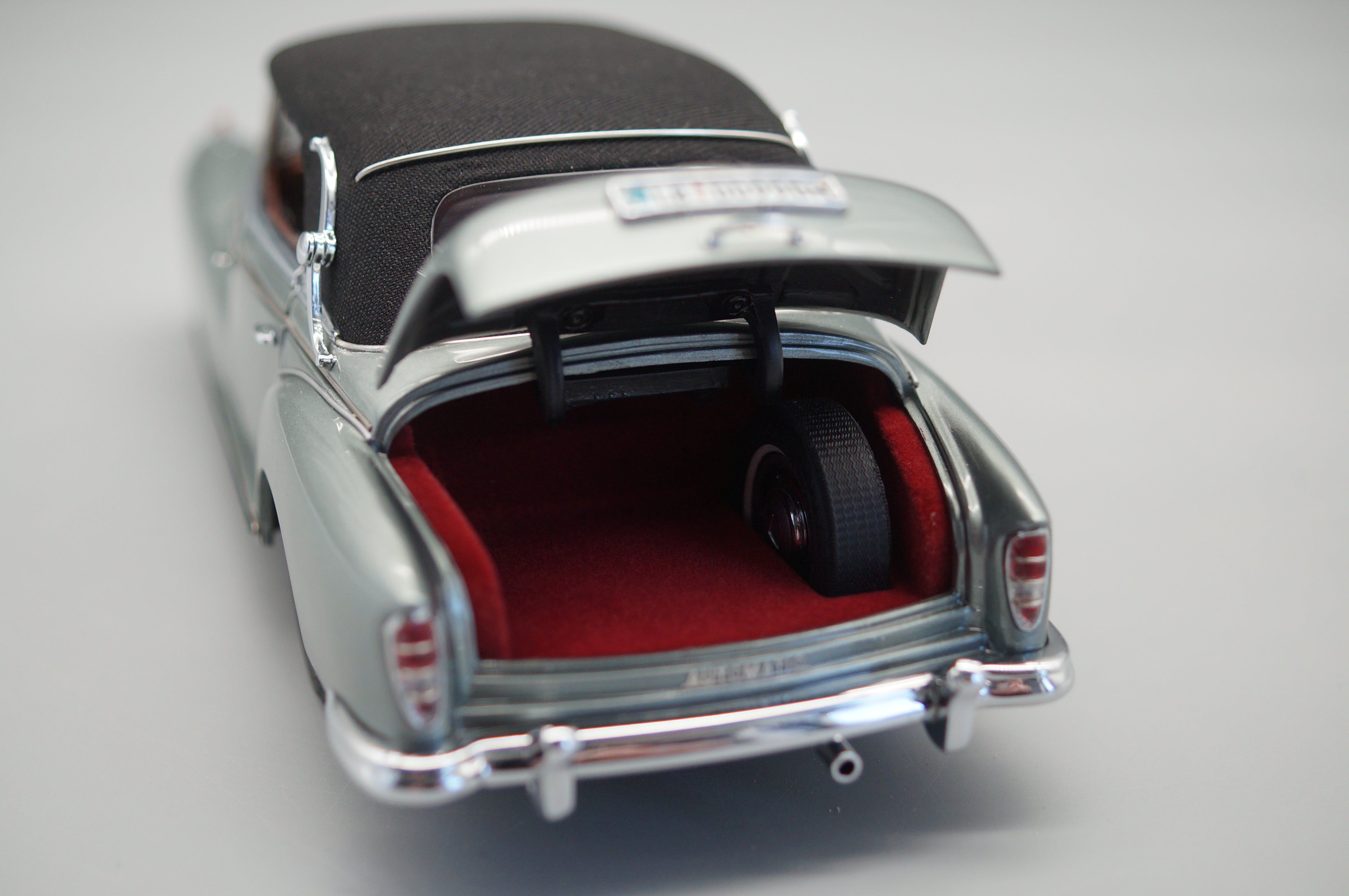 1/24 Mercedes-Benz 300d Adenauer Cabriolet #4788 CMC M-026 -pre-owned