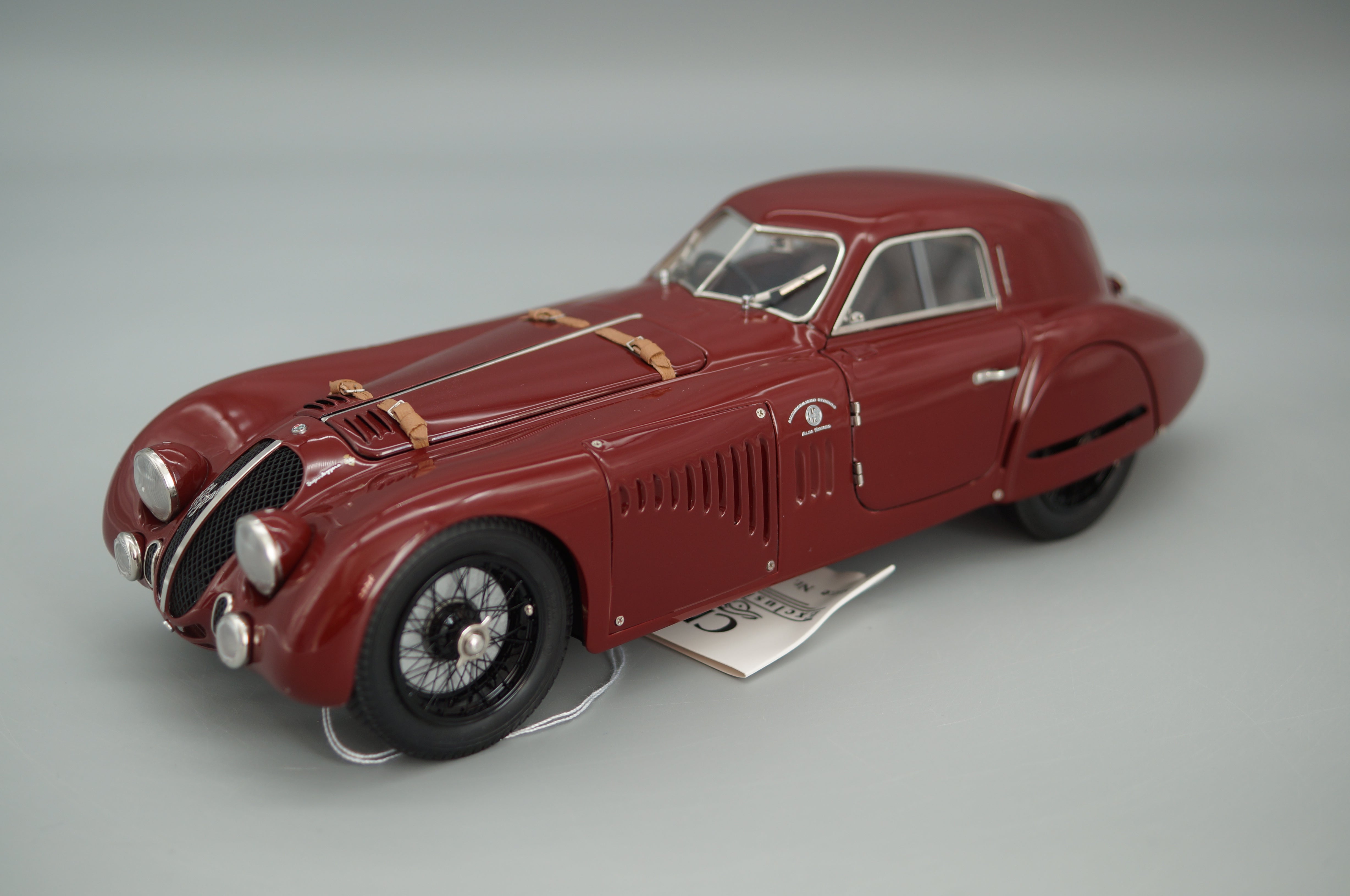 1/18 Alfa Romeo 8C 2900B Speciale Touring Coupe 1938 #2211 CMC M-107 -pre-owned