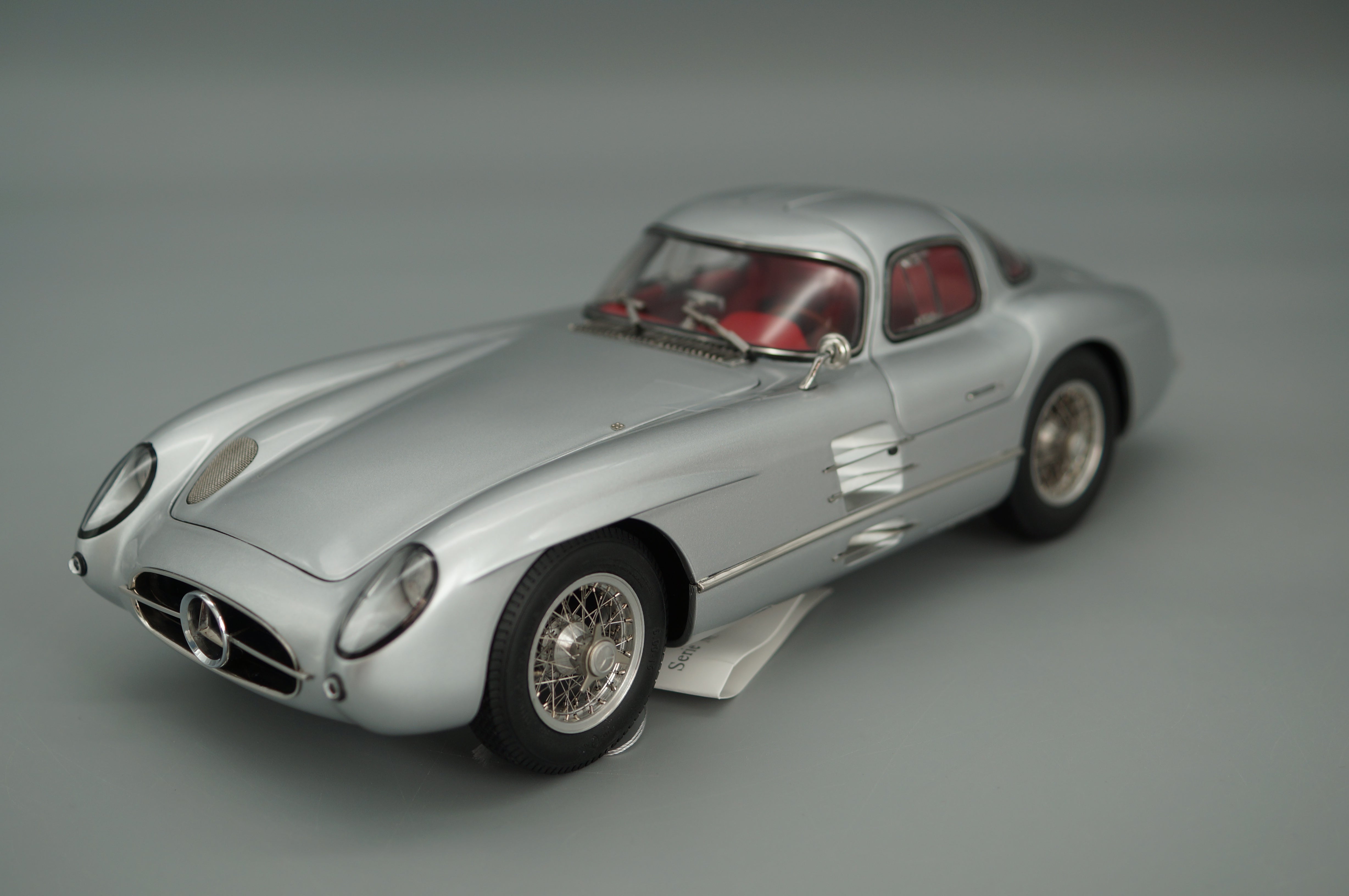 1/18 Mercedes-Benz 300 SLR Uhlenhaut Coupe #3447 Version I CMC M-076 -pre-owned