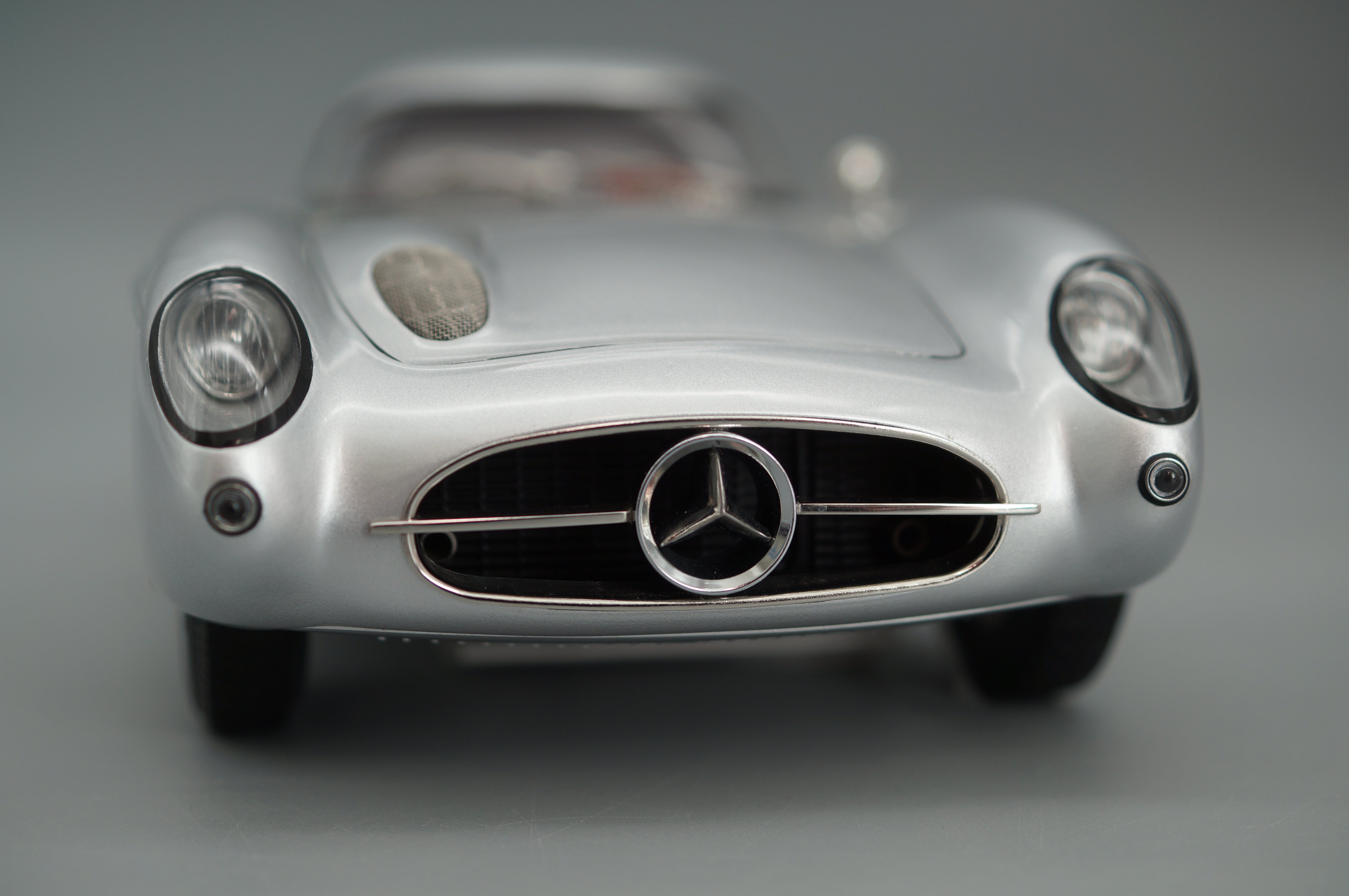 1/18 Mercedes-Benz 300 SLR Uhlenhaut Coupe #3447 Version I CMC M-076 -pre-owned