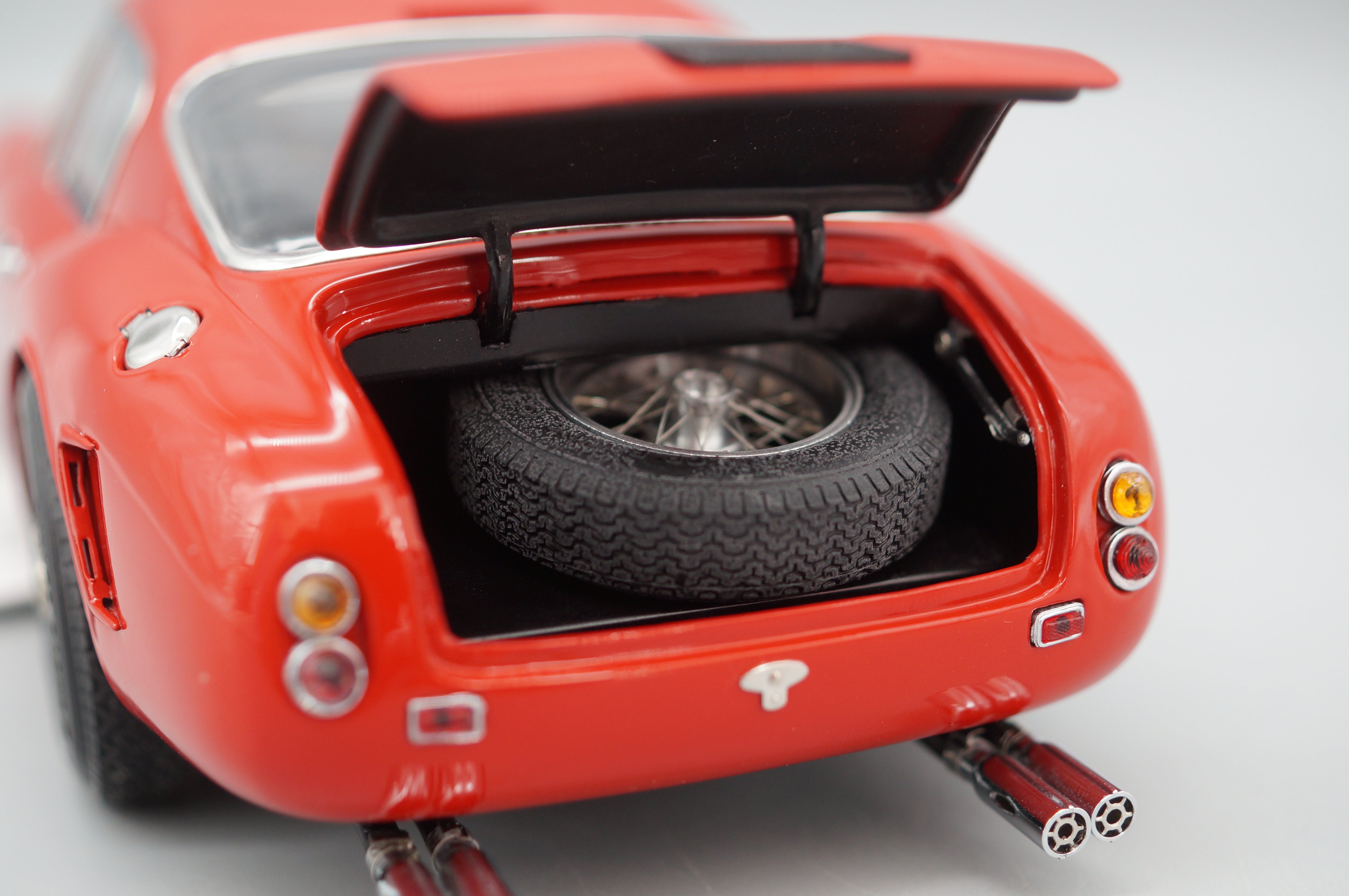 1/18 Ferrari 250 GT Berlinetta passo corto RED CMC M-046 - pre-owned- TS448