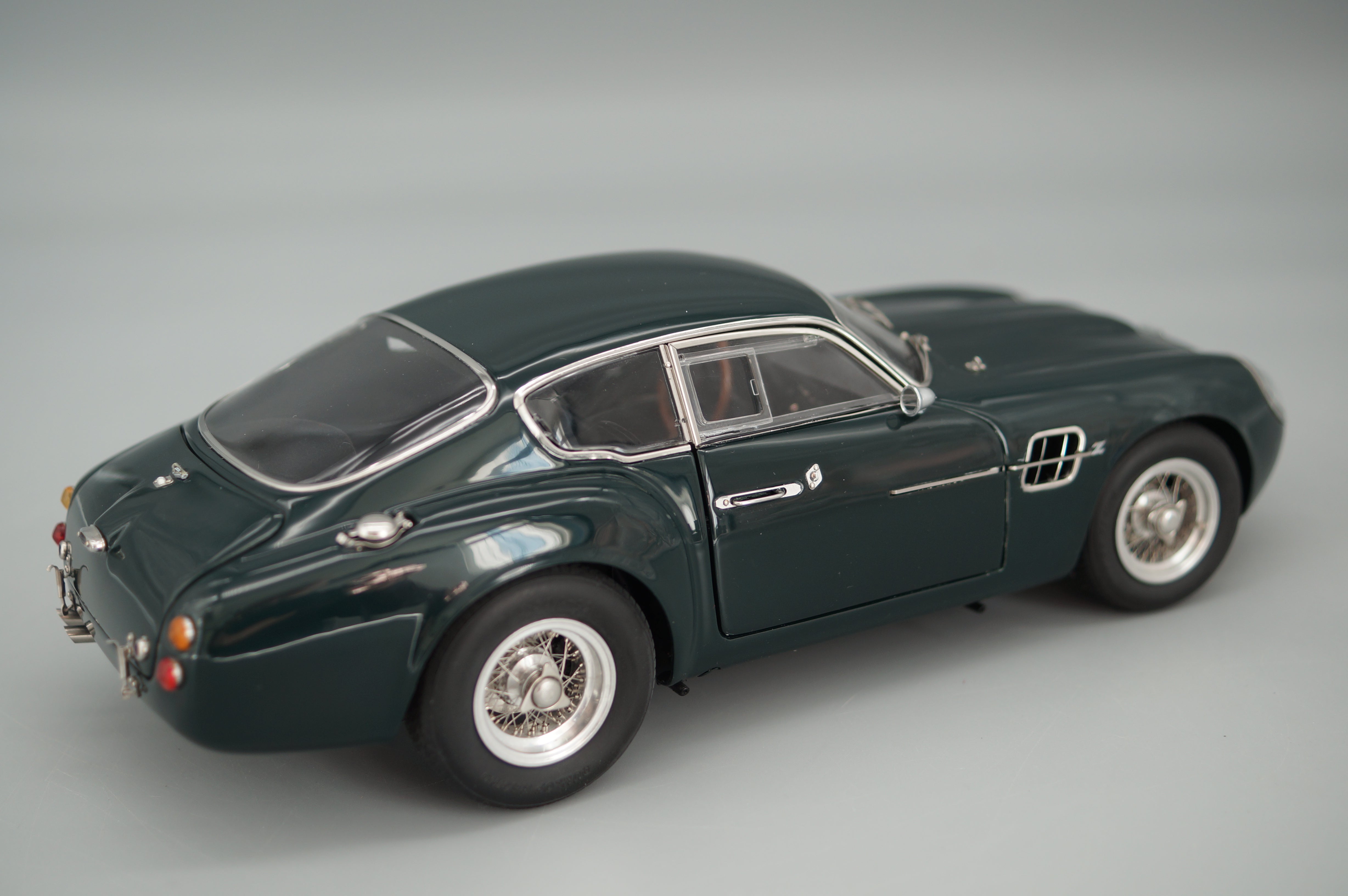 1/18 Aston Martin DB4 GT Zagato 'Goodwood Green' #441 CMC M-150 - Pre-owned