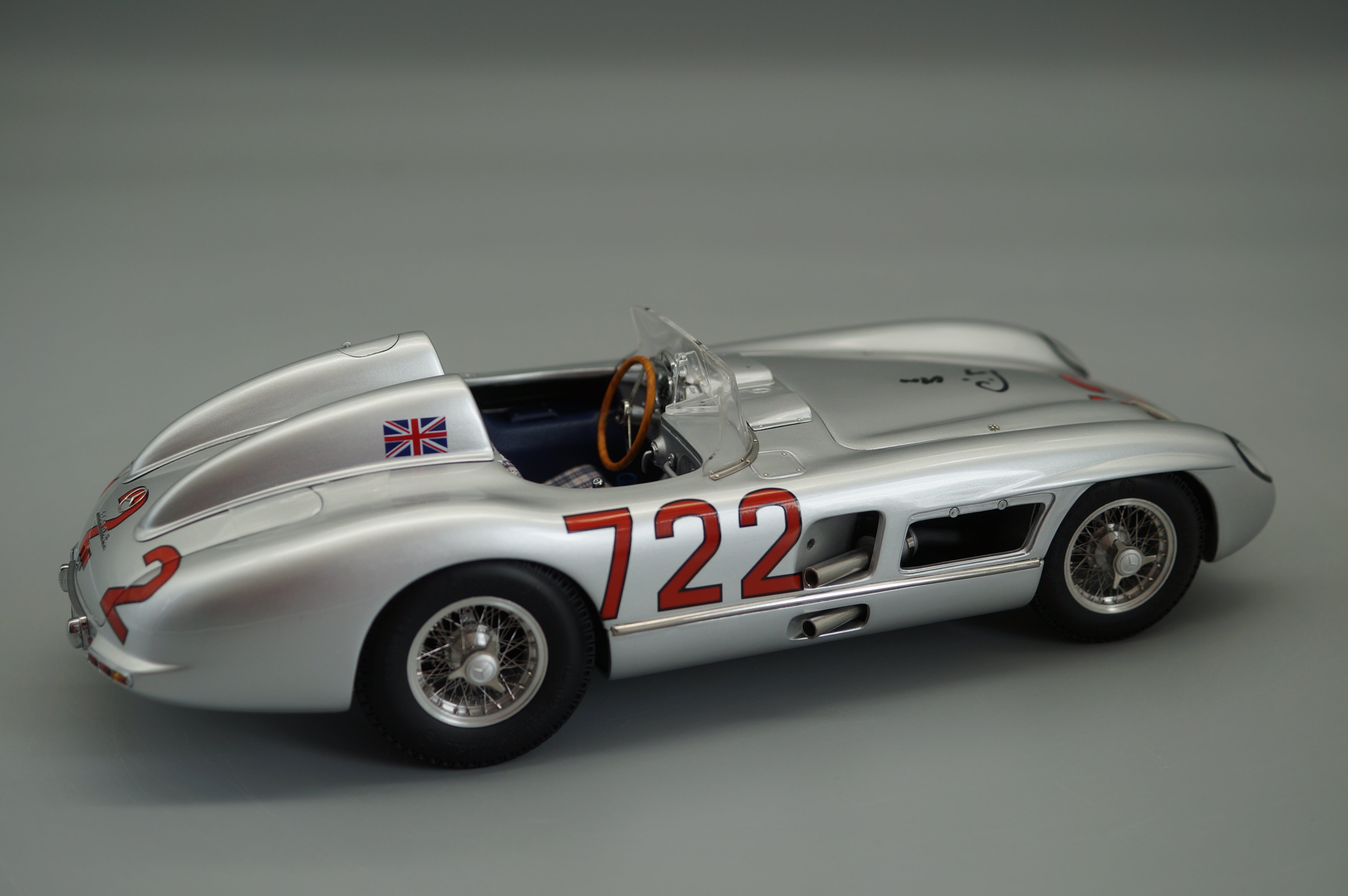 1/18 Mercedes-Benz 300SLR #722 Mille Miglia Stirling MOSS Signature Edition #484/722 CMC M-072 -pre-owned