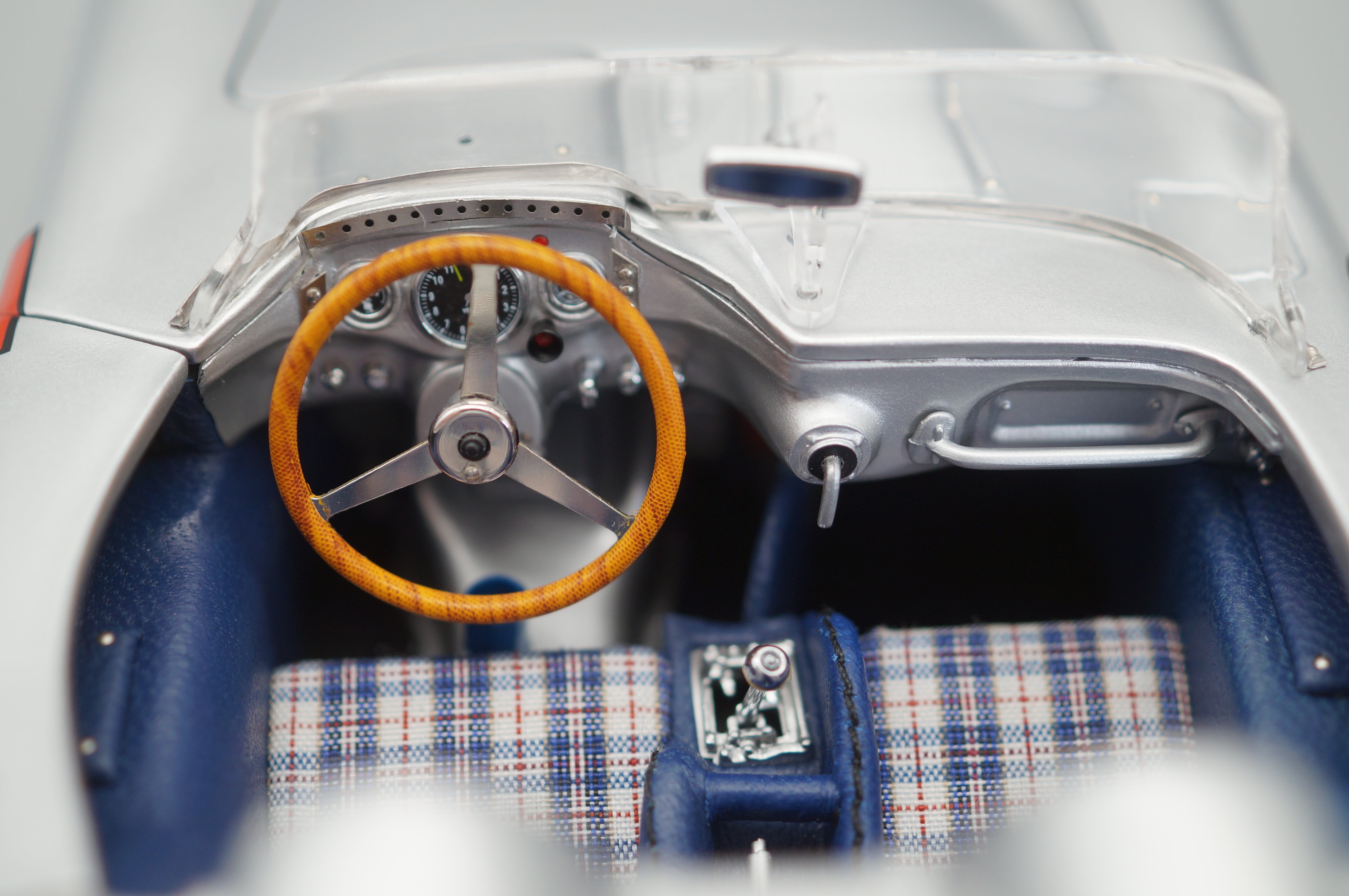 1/18 Mercedes-Benz 300SLR #722 Mille Miglia Stirling MOSS Signature Edition #484/722 CMC M-072 -pre-owned