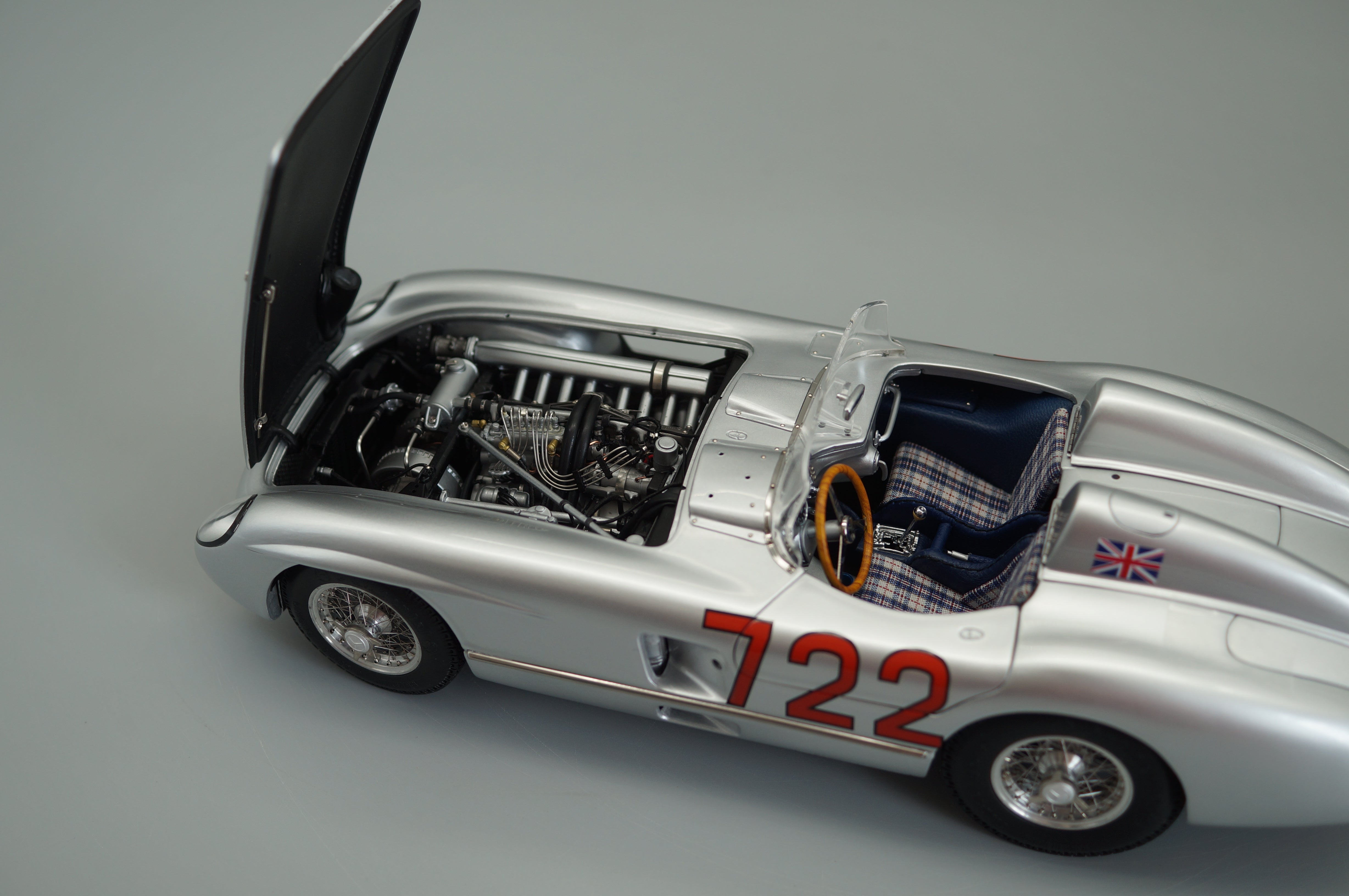 1/18 Mercedes-Benz 300SLR #722 Mille Miglia Stirling MOSS Signature Edition #484/722 CMC M-072 -pre-owned
