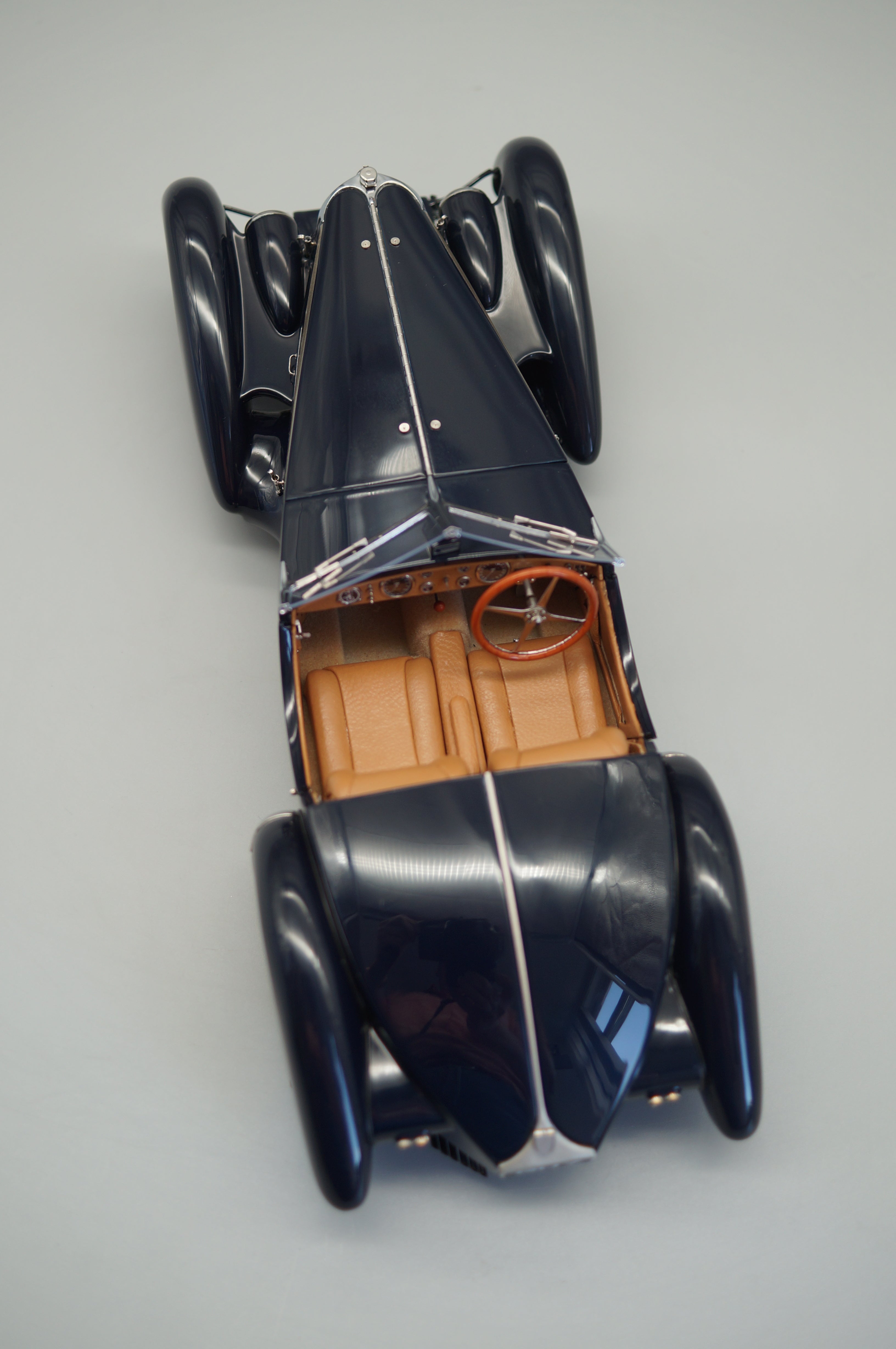 1/18 Bugatti 57 SC Corsica Roadster #1337 CMC M-106 - pre-owned