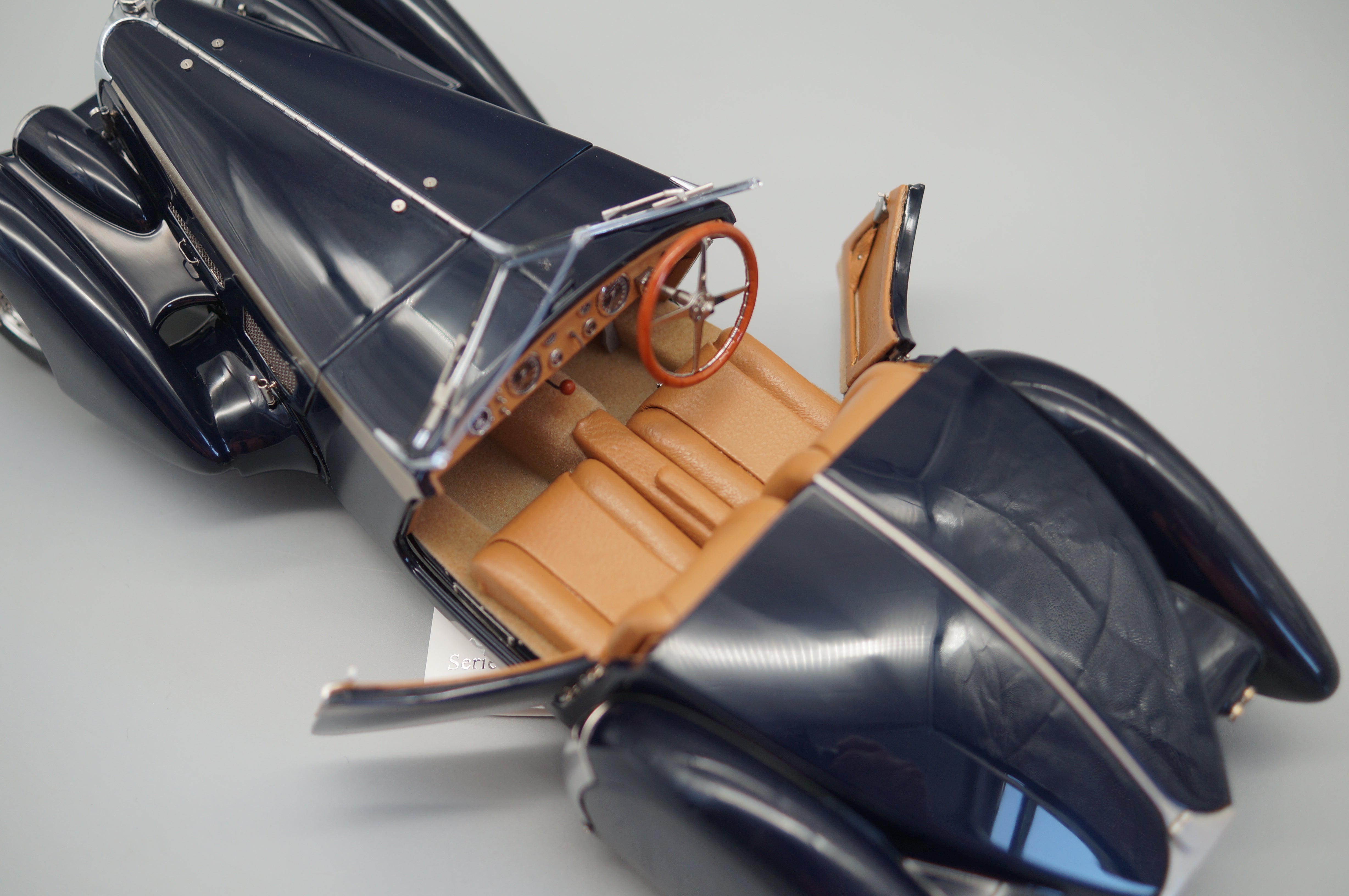 1/18 Bugatti 57 SC Corsica Roadster #1337 CMC M-106 - pre-owned