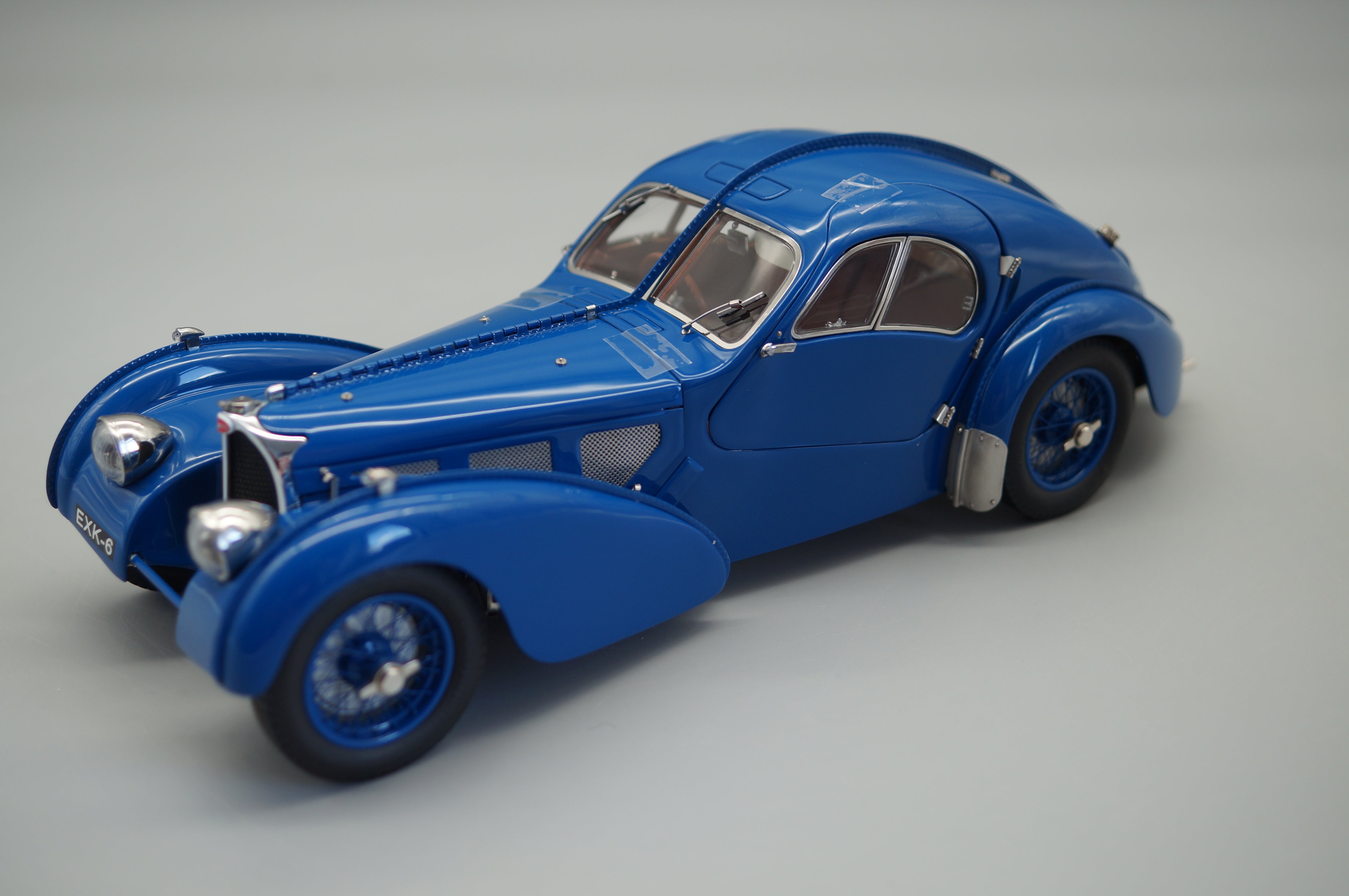1/18 Bugatti Typ 57 SC Atlantic blau R.B. Pope #2541 CMC M-083 -pre-owned-
