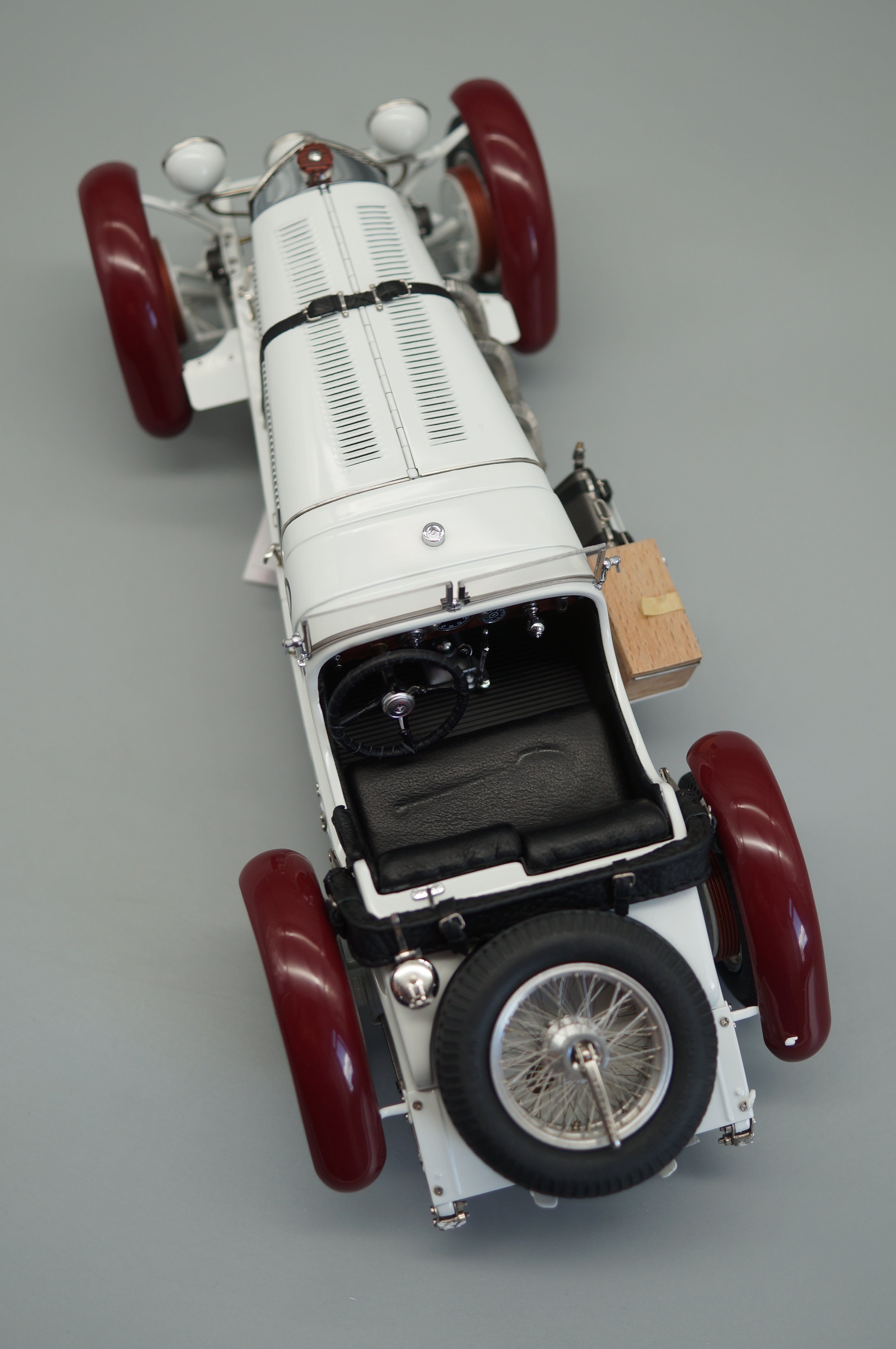 1/18 Mercedes-Benz SSKL #87 R. Caracciola Mille Miglia 1931 'The White Elephant' #5450 CMC M-055 -pre-owned-