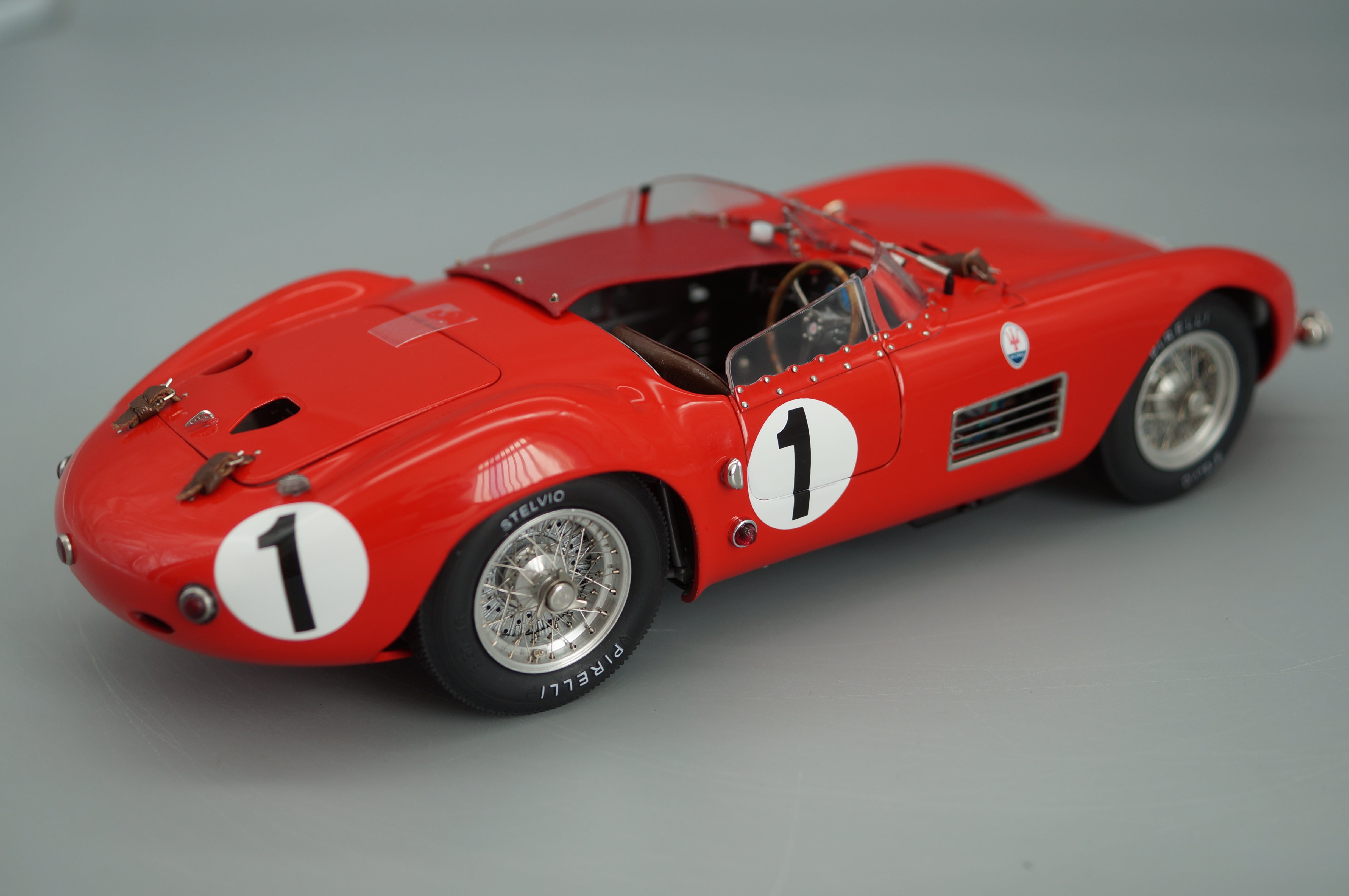 1/18 Maserati 300S #1 24H Le Mans 1958 0683/3000 CMC M-108 -pre-owned