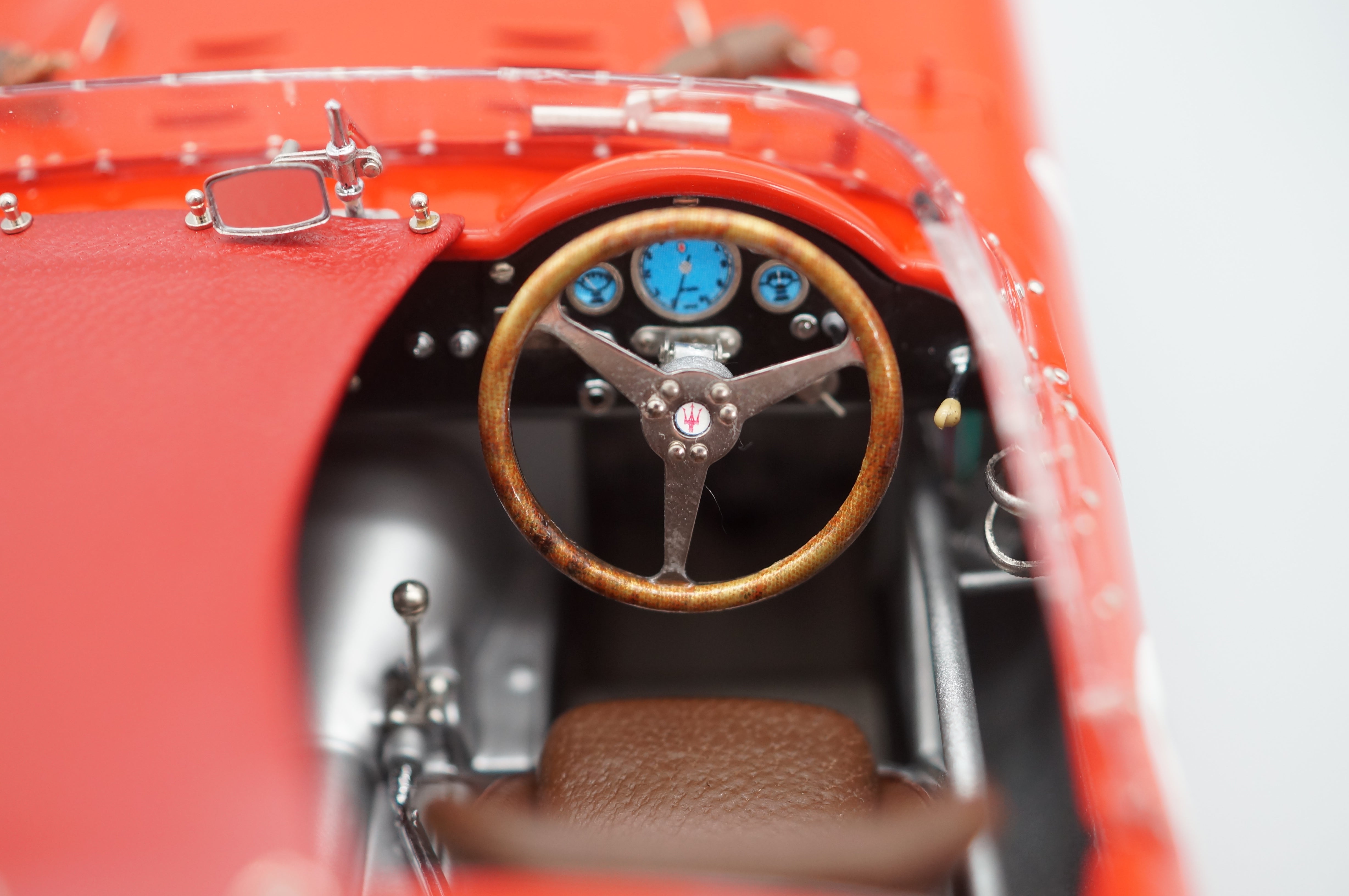 1/18 Maserati 300S #1 24H Le Mans 1958 0683/3000 CMC M-108 -pre-owned