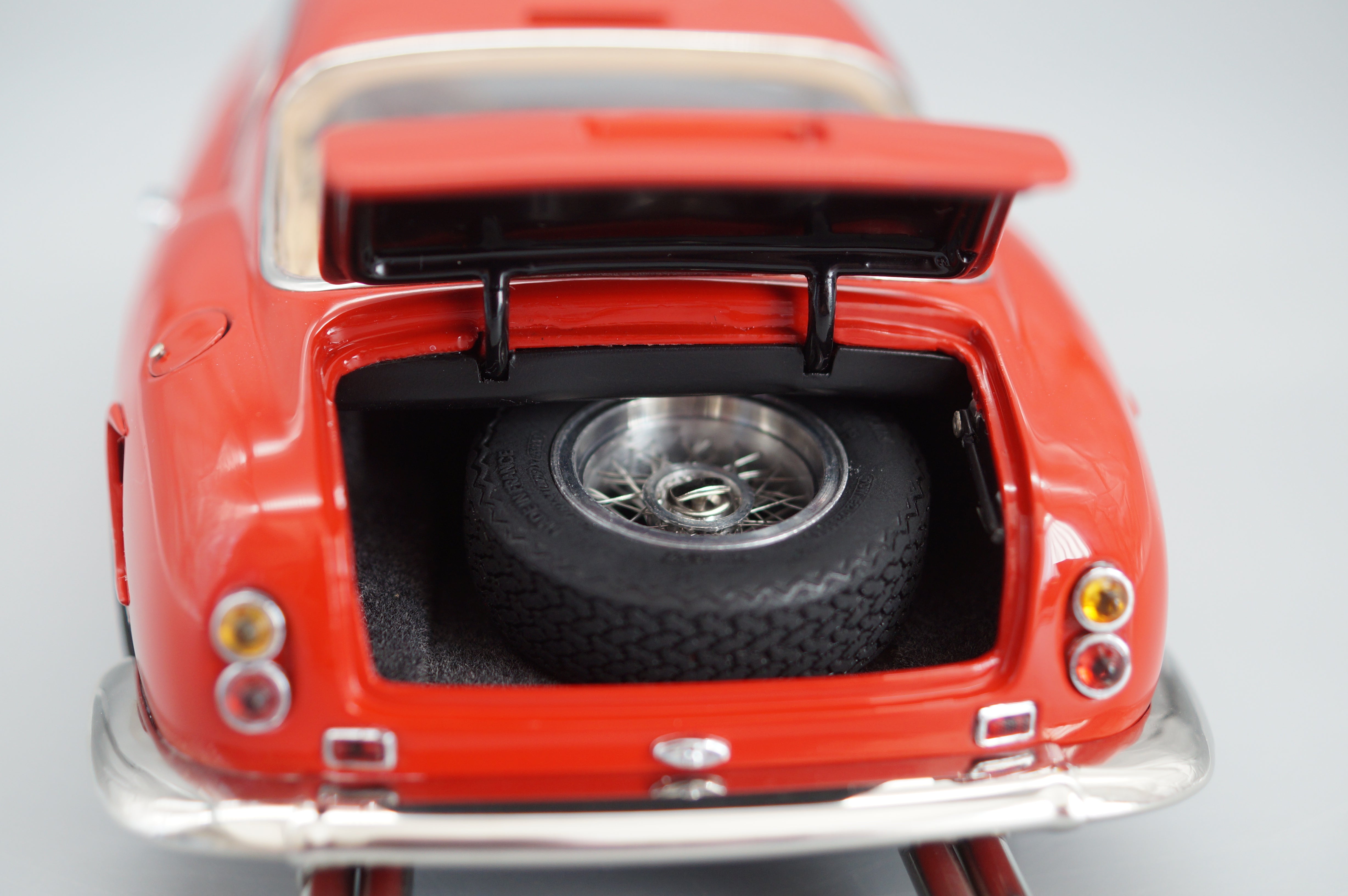 1/18 Ferrari 250 GT Berlinetta SWB RED #9655 CMC M-046 - pre-owned