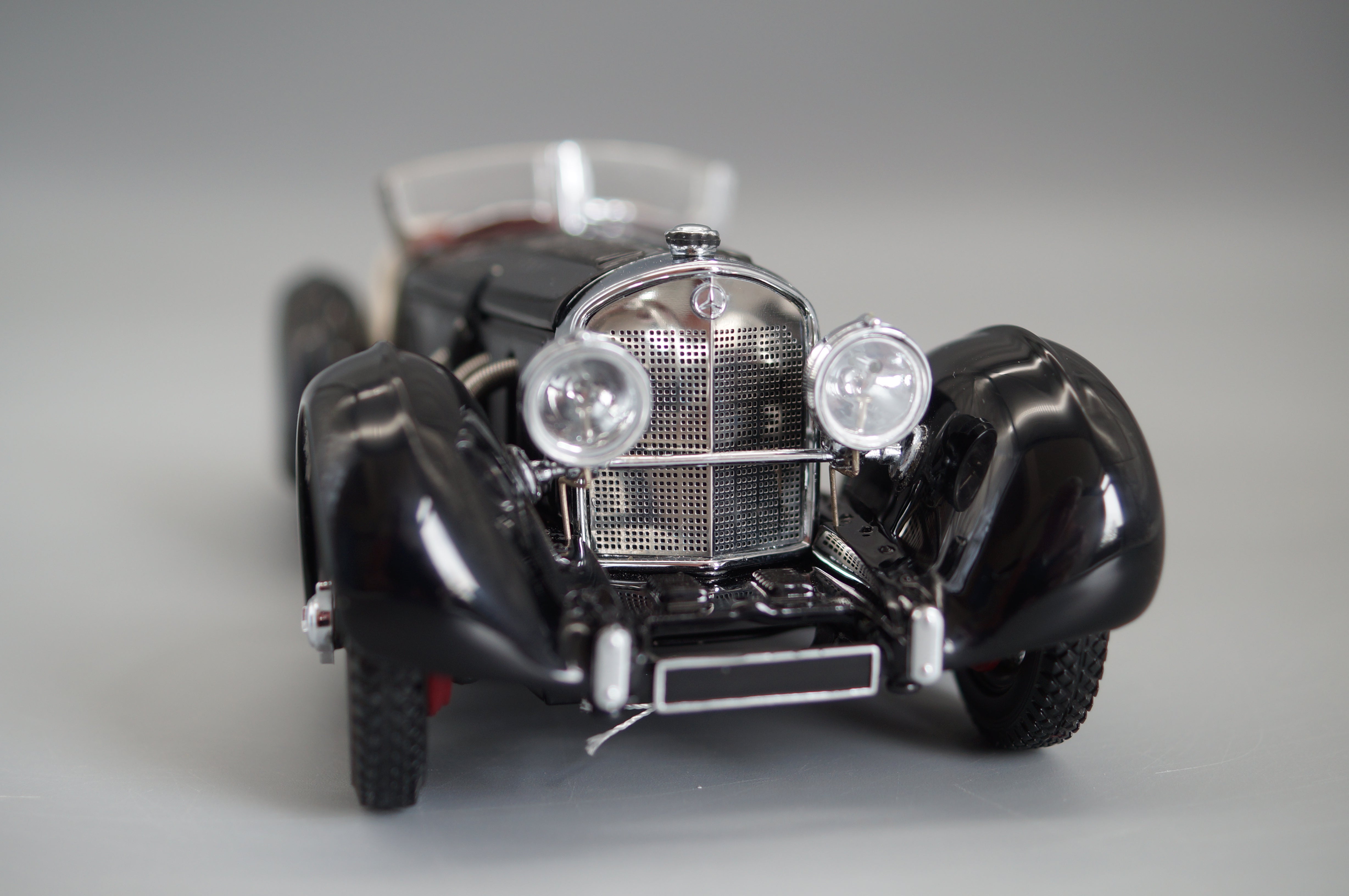 1/24 Mercedes-Benz SSK Trossi 'Der schwarze Prinz' CMC M-001 weisses Interieur -pre-owned