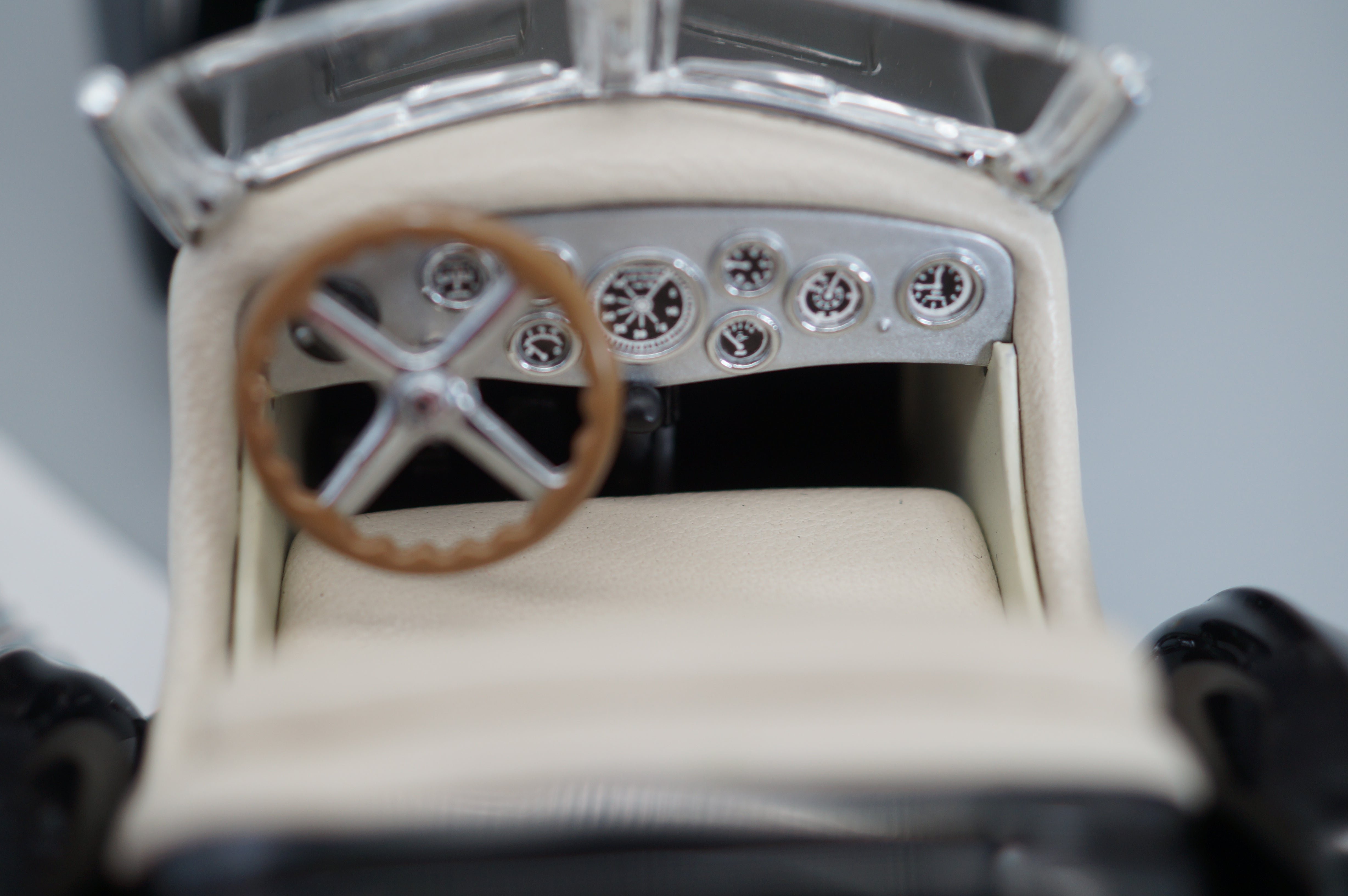 1/24 Mercedes-Benz SSK Trossi 'Der schwarze Prinz' CMC M-001 weisses Interieur -pre-owned