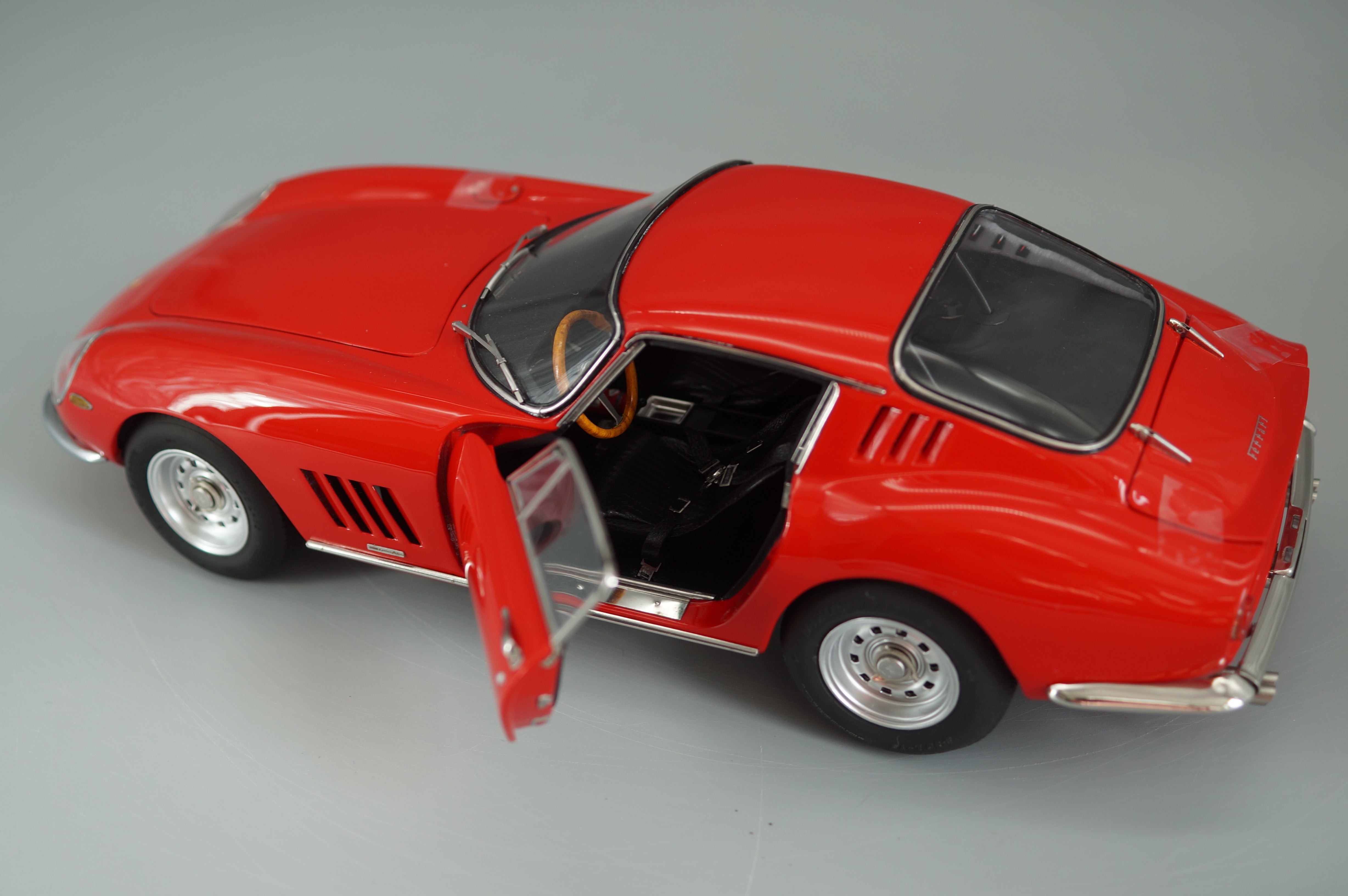 1/18 Ferrari 275 GTB/C RED von 1966 #3654 CMC M-210 -pre-owned