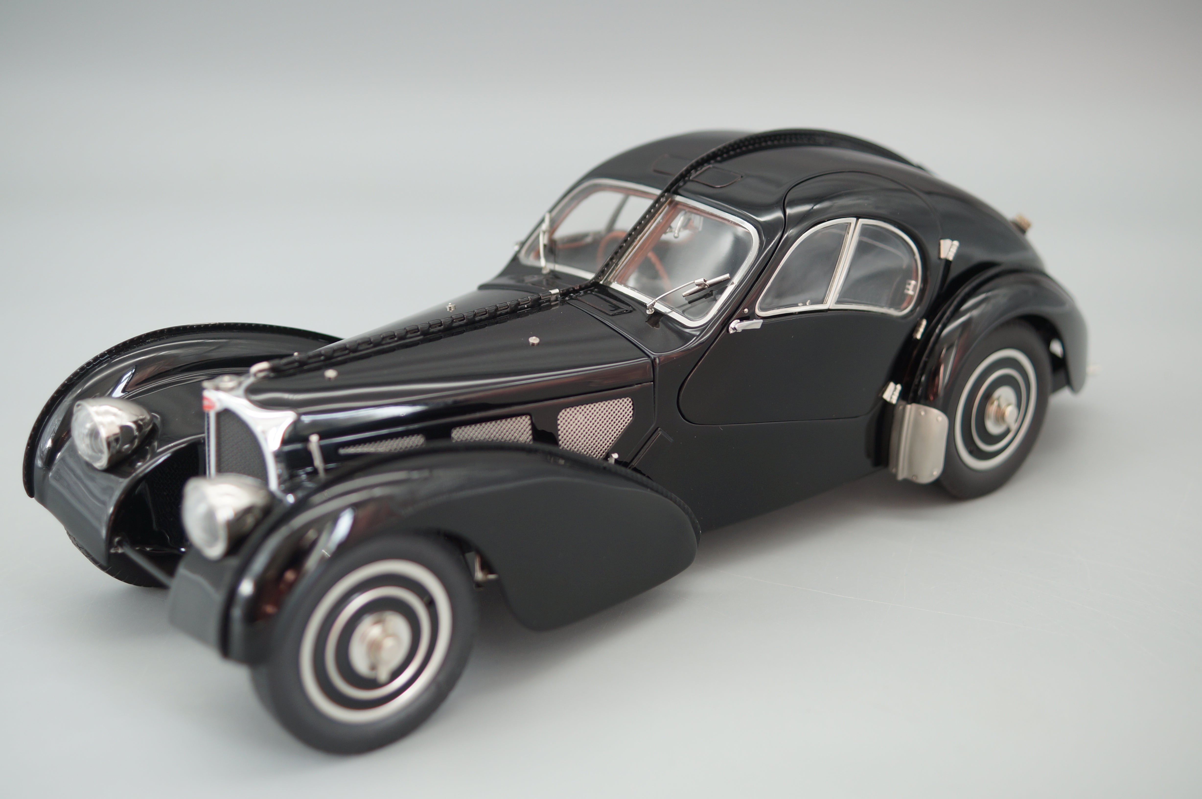 1/18 Bugatti Typ 57 SC Atlantic 1938 (schwarz) #2098 CMC M-085 -pre-owned