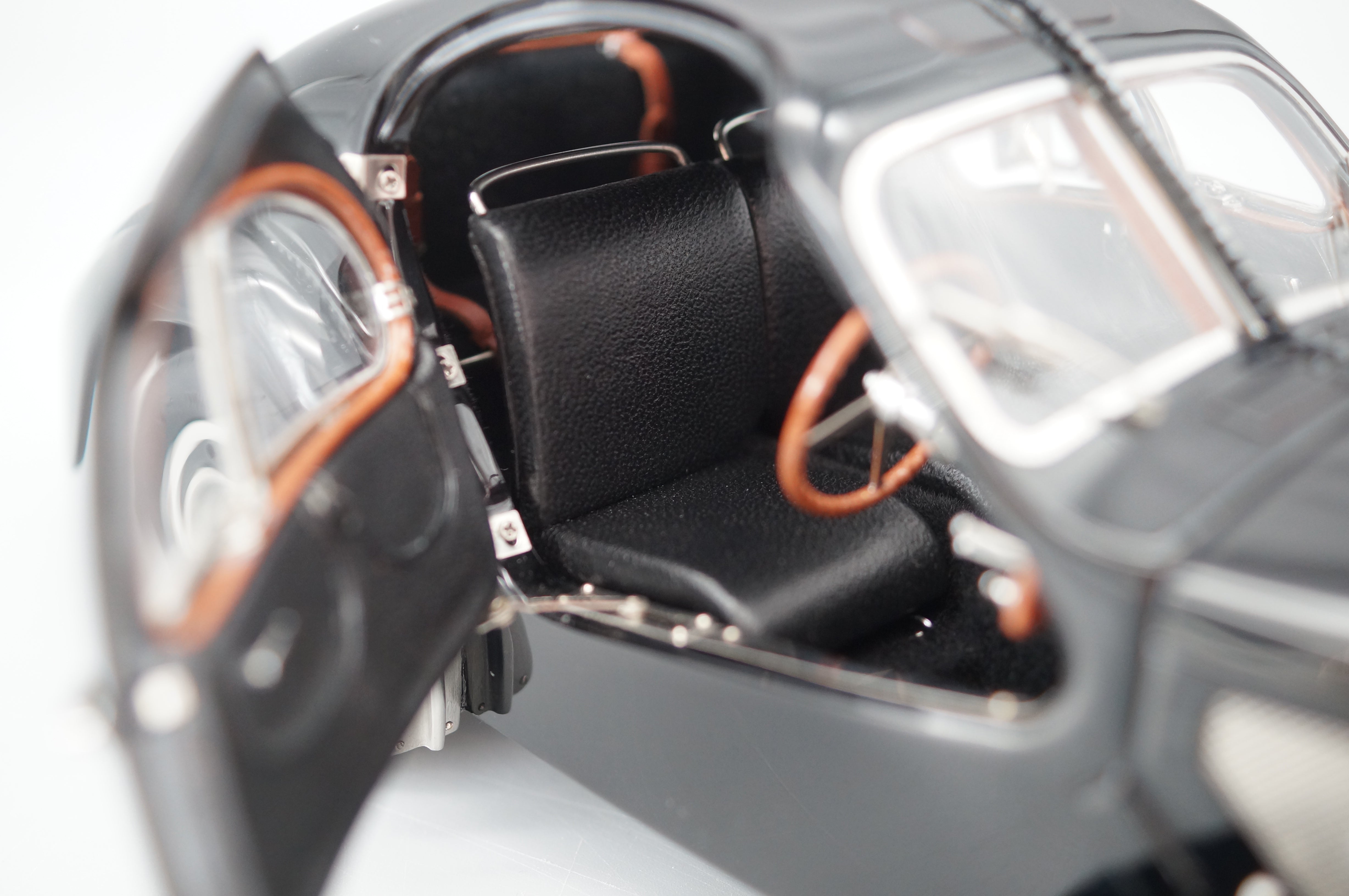 1/18 Bugatti Type 57 SC Atlantic 1938 (black) CMC M-085 #2500 -pre-owned-