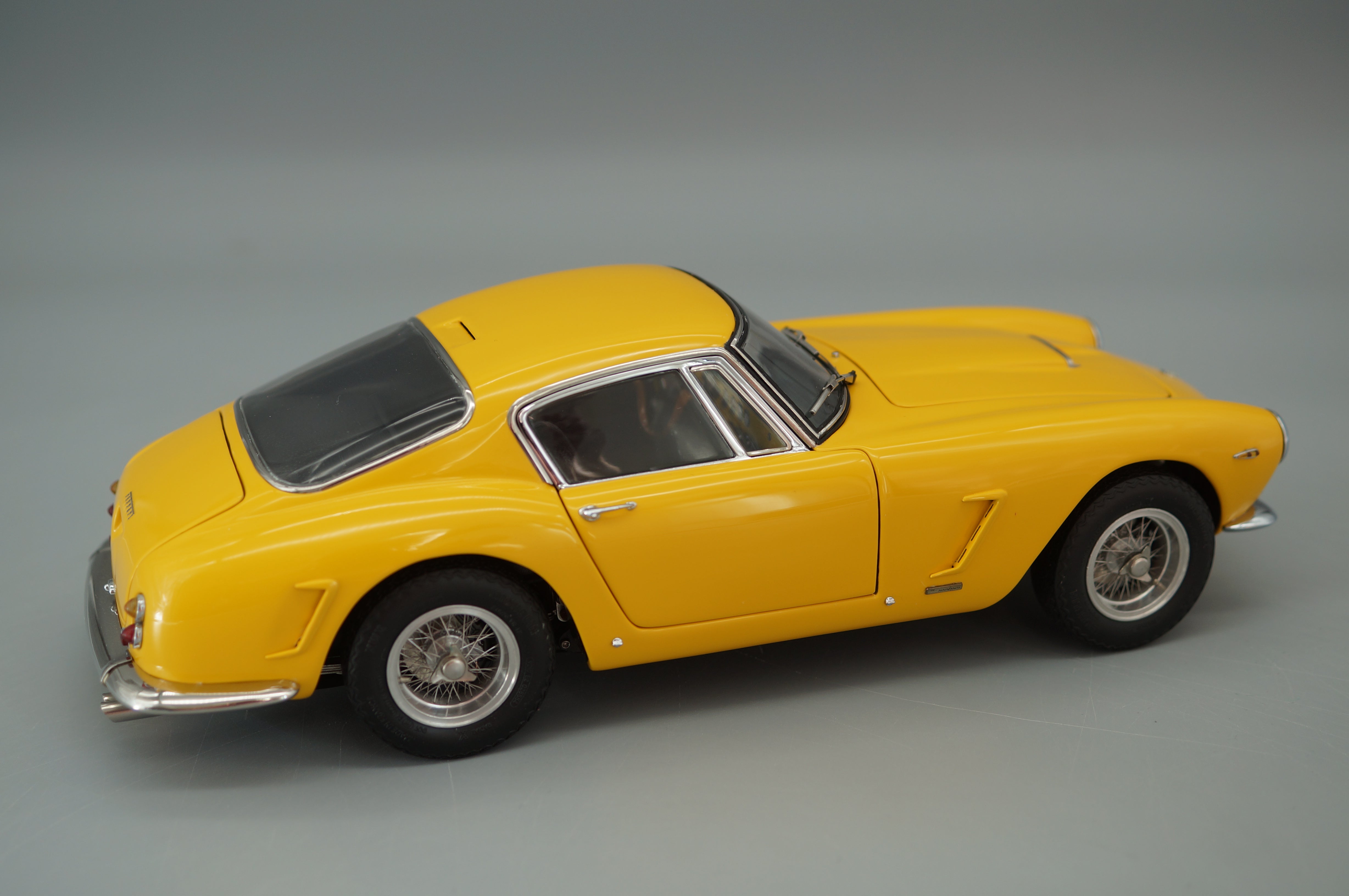 1/18 Ferrari 250 GT Berlinetta passo corto GELB #3216 CMC M-054 -pre-owned