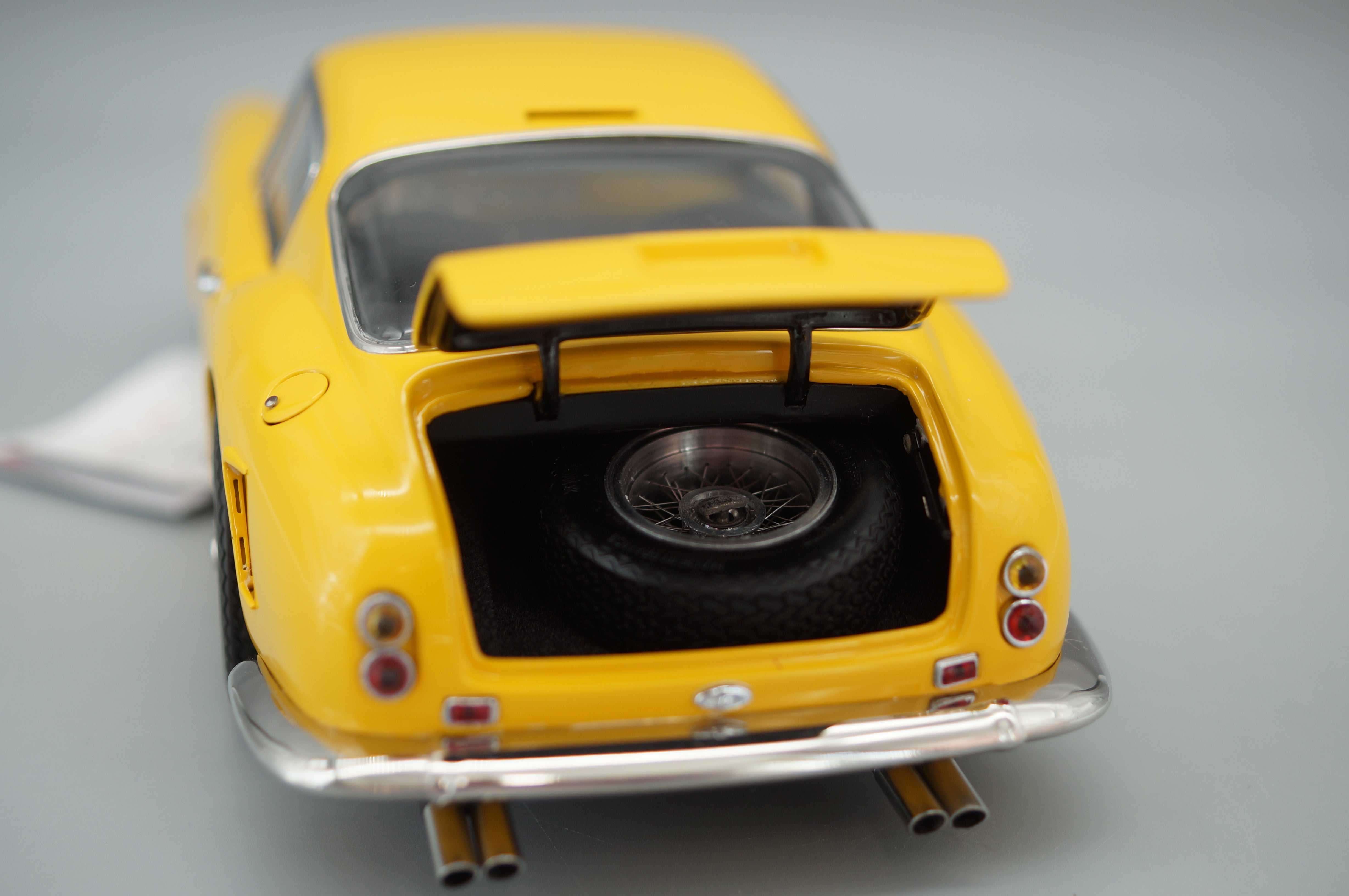 1/18 Ferrari 250 GT Berlinetta passo corto GELB #3216 CMC M-054 -pre-owned