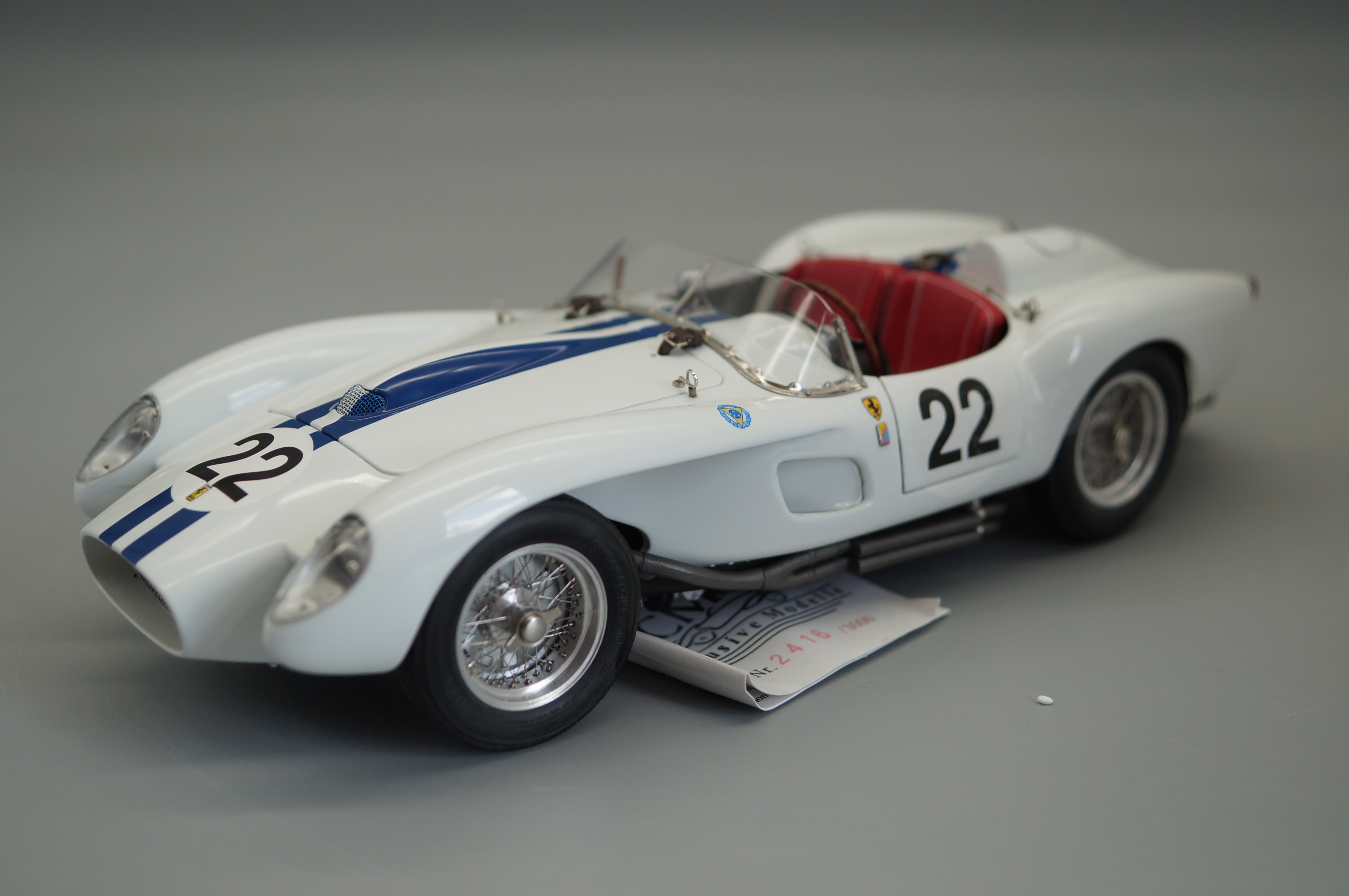 1/18 Ferrari 250 Testa Rossa #22 Pontoon Fender #2416/3000 CMC M-080 -pre-owned