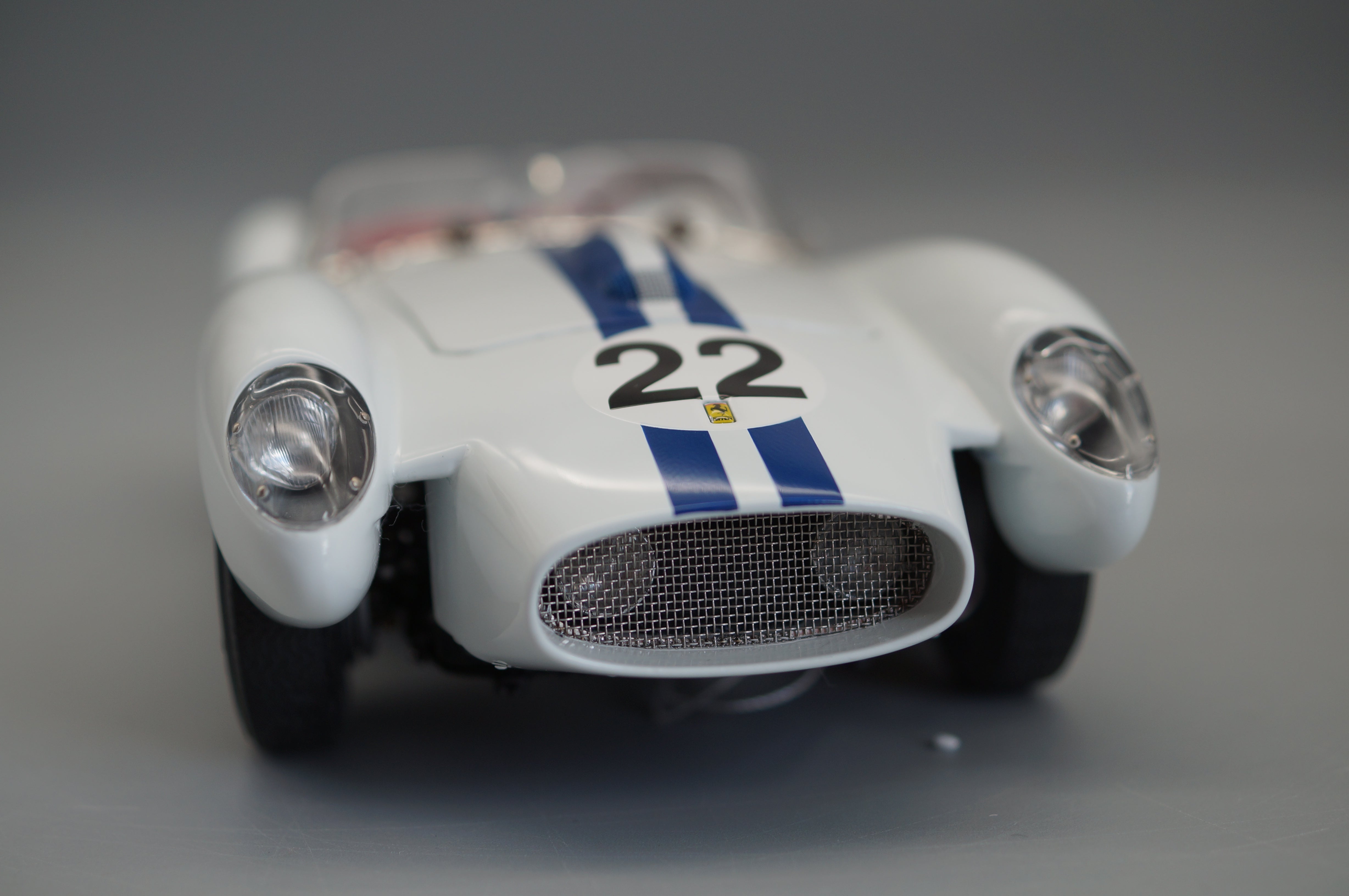 1/18 Ferrari 250 Testa Rossa #22 Pontoon Fender #2416/3000 CMC M-080 -pre-owned