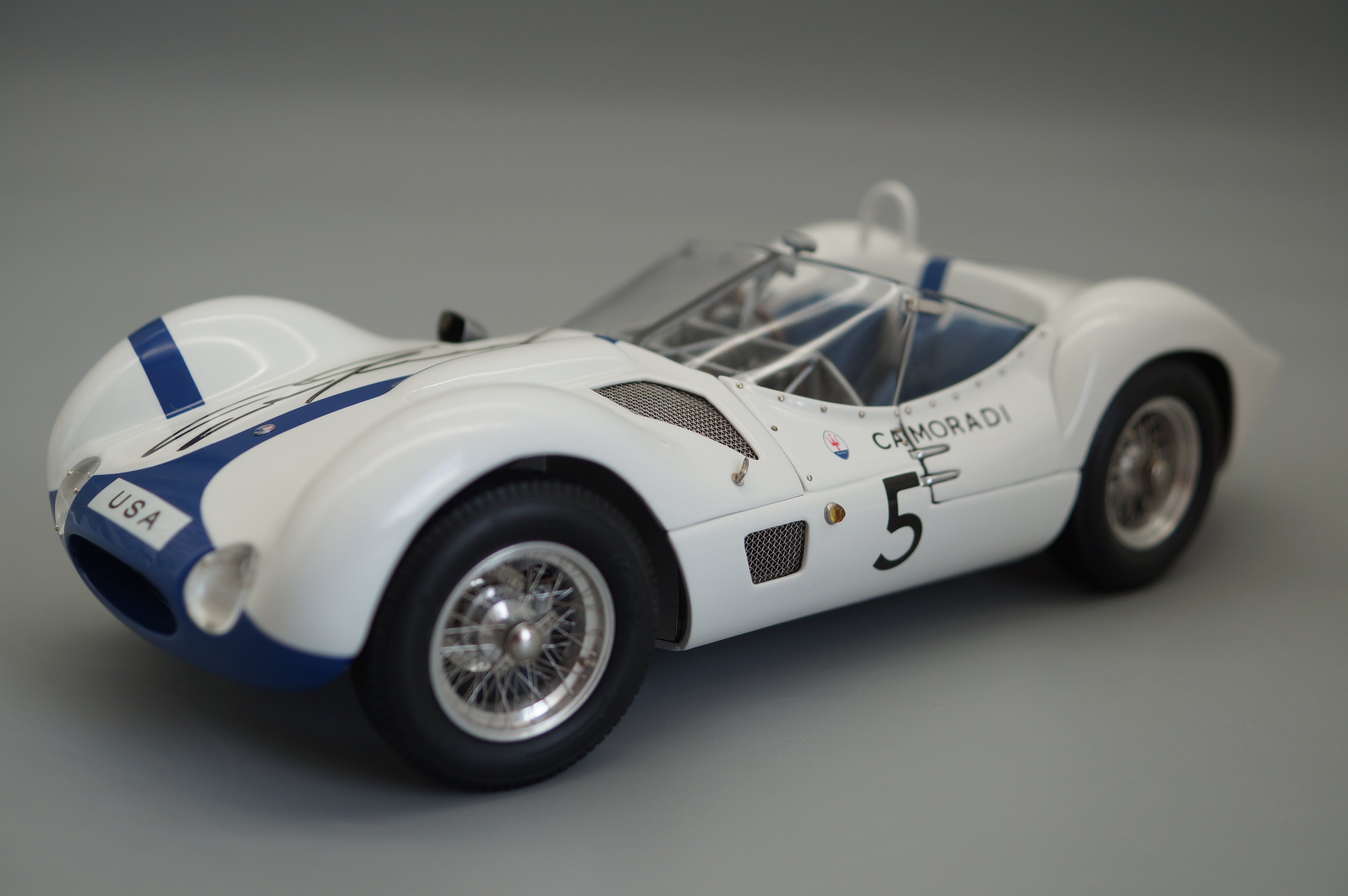 1/18 Maserati Birdcage #5 signiert von Dan Gurney #464/600 CMC M-062 -pre-owned