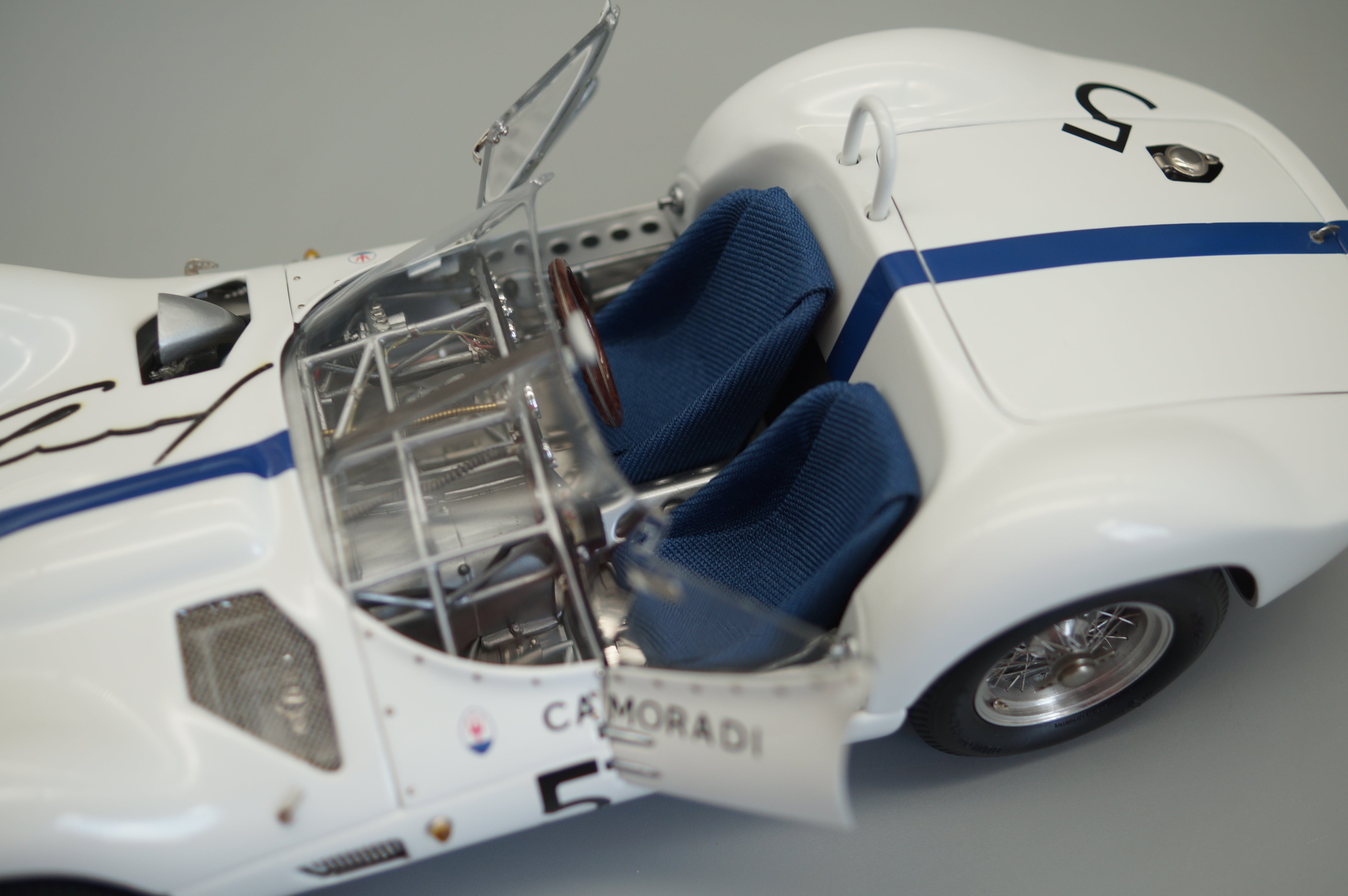 1/18 Maserati Birdcage #5 signiert von Dan Gurney #464/600 CMC M-062 -pre-owned