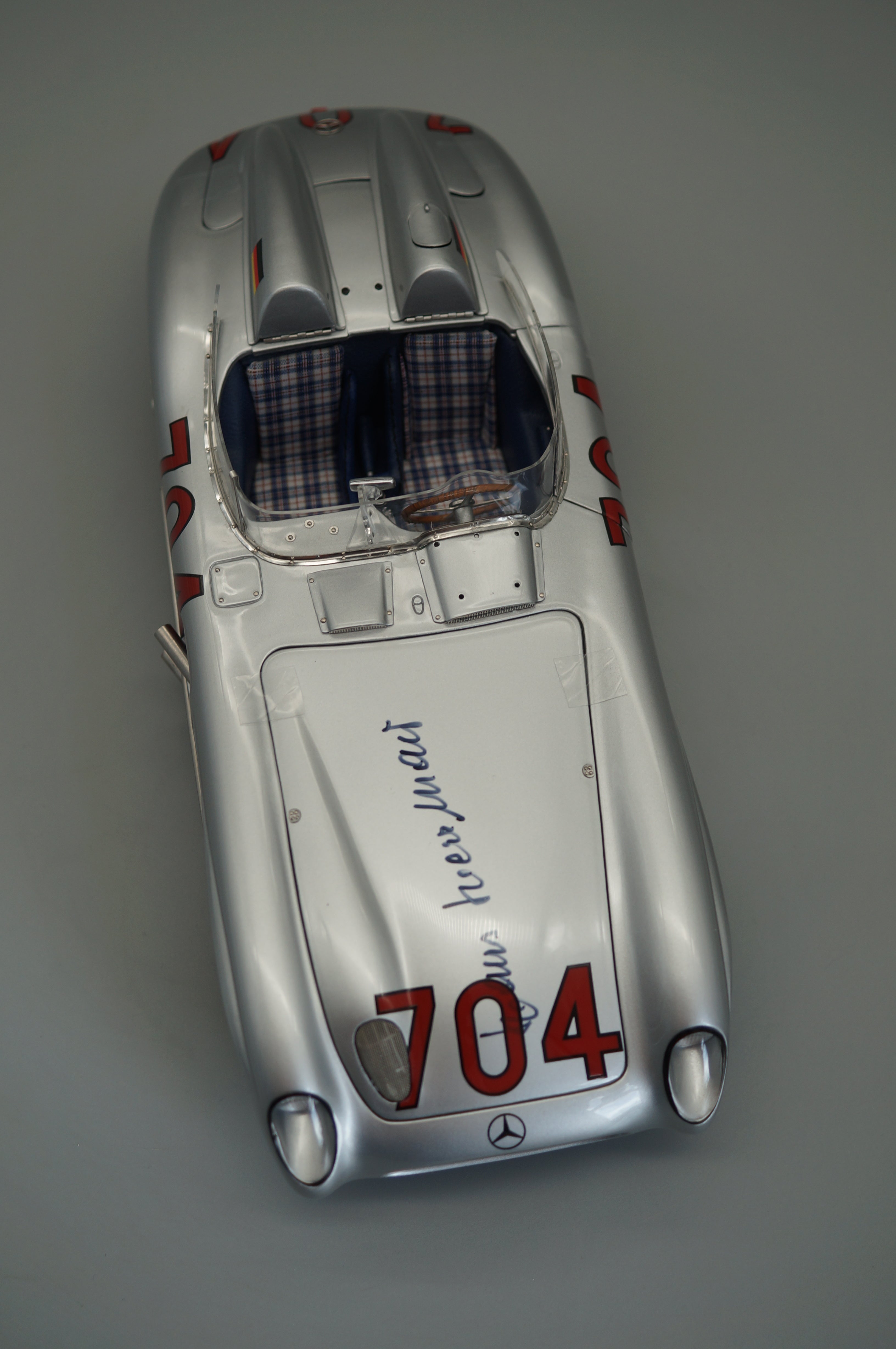 1/18 Mercedes-Benz 300 SLR #704 Hans Herrmann Signatur Edition #143/400 CMC M-124 -pre-owned