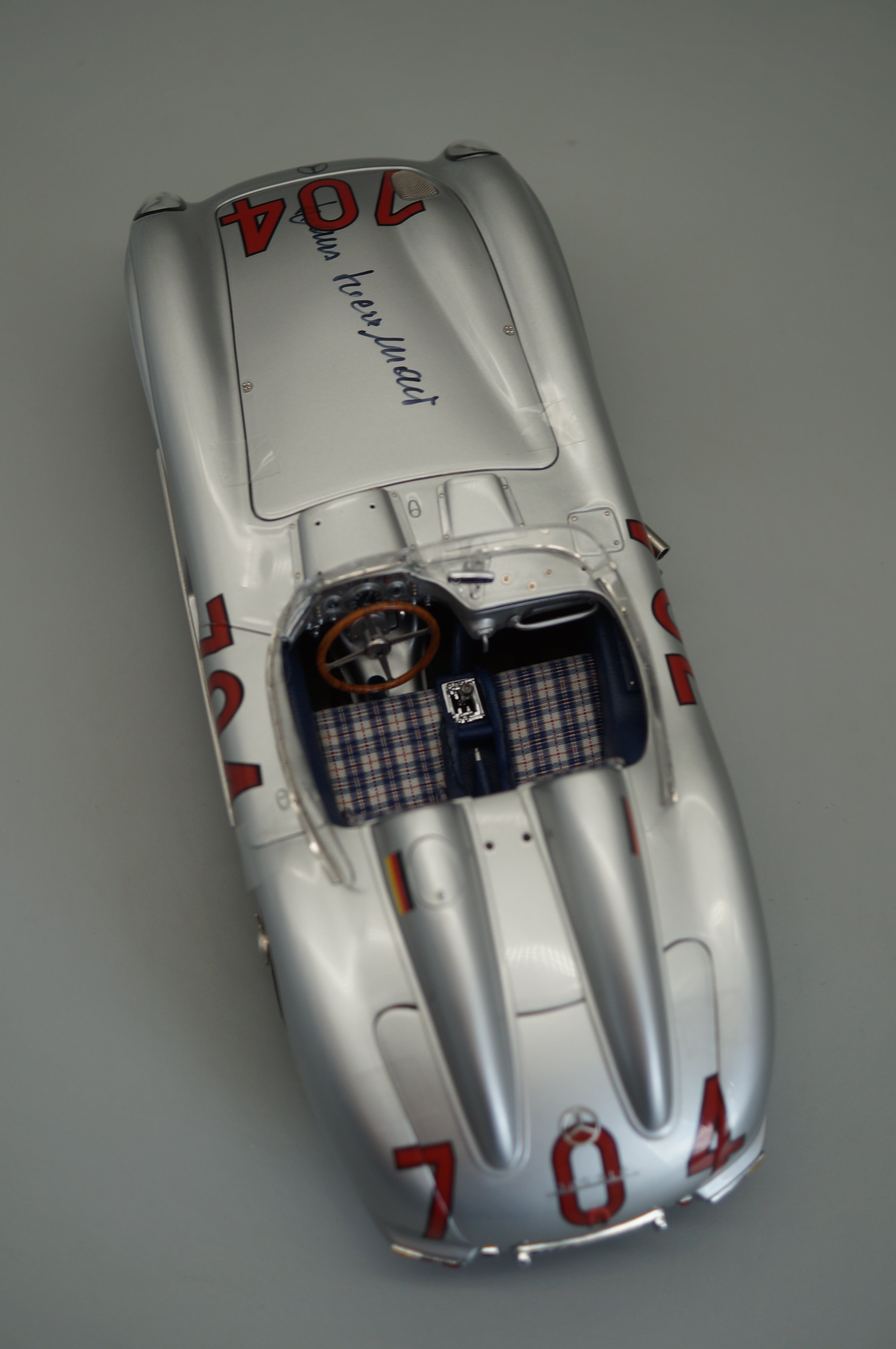 1/18 Mercedes-Benz 300 SLR #704 Hans Herrmann Signatur Edition #143/400 CMC M-124 -pre-owned